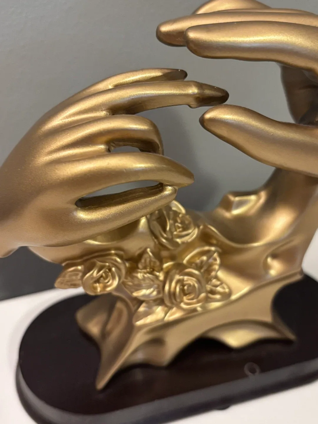 Gold Hands Sculpture🥕 image indicator(2)