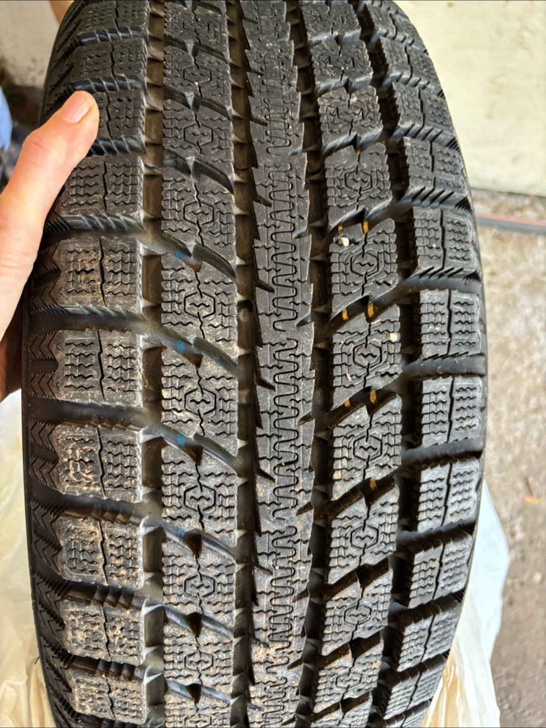 Winter Tires 215/60R16 (Endless Drive GSI-7 )