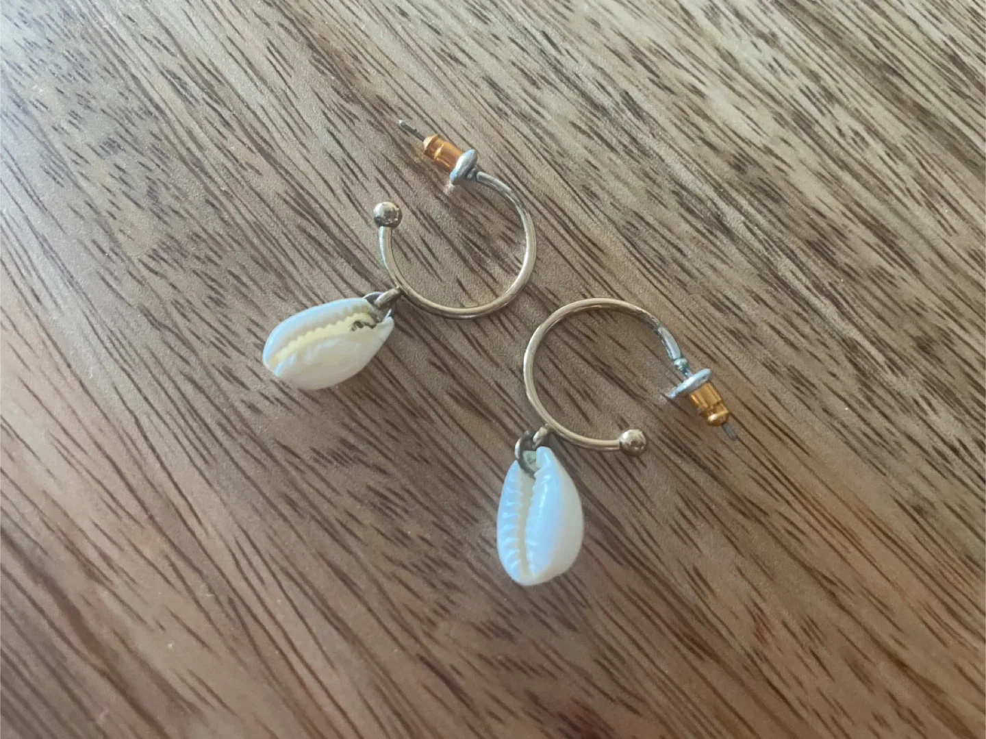 Shell Dangle Hoop Earrings image indicator(3)