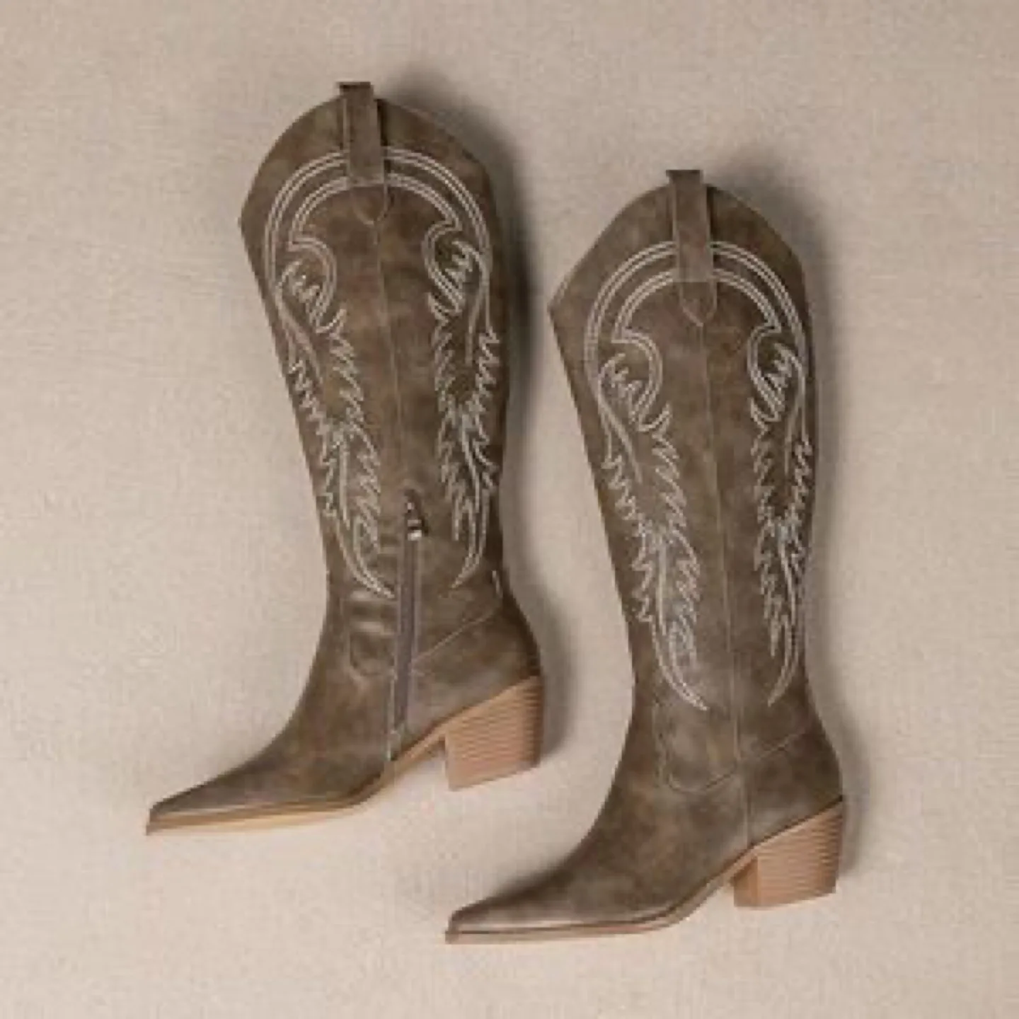 Brown Embroidered Cowboy Boots - Size 8.5 image indicator(3)