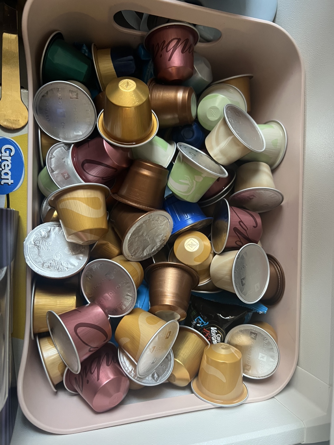 Breville Nespresso  Coffee Maker/ pods and Carousell included - photo 3