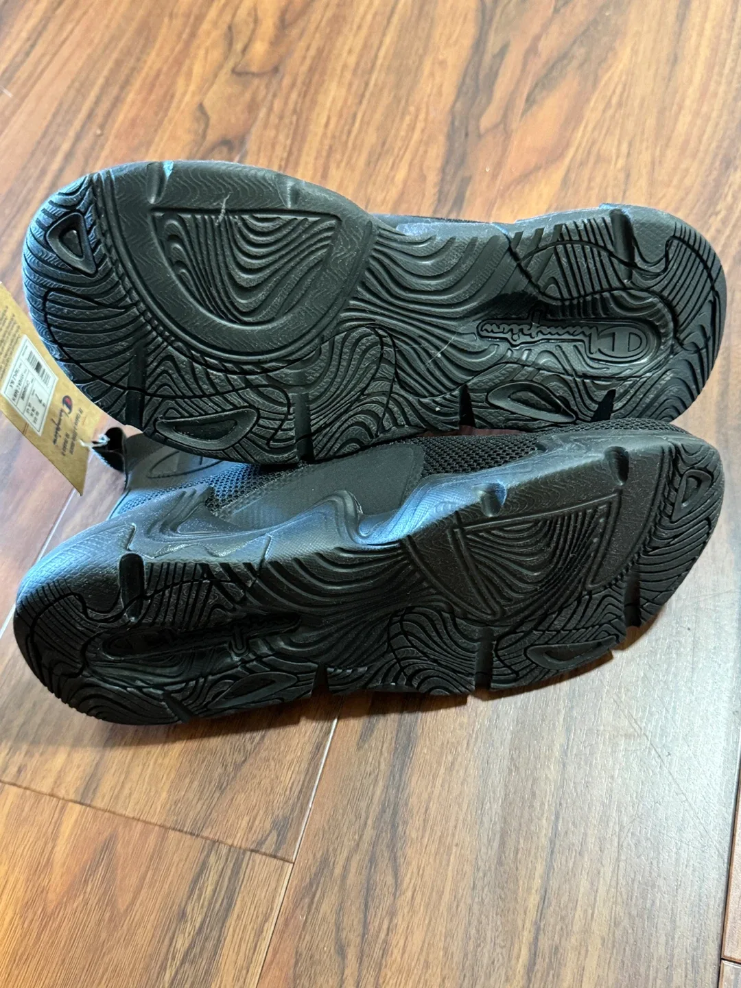 New Champion Hyper Catch H Black Shoes - Size 7 women’s image indicator(7)