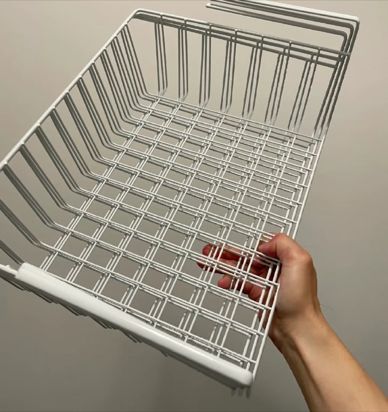 🥕 Only one White Under Shelf Wire Basket thumbnail