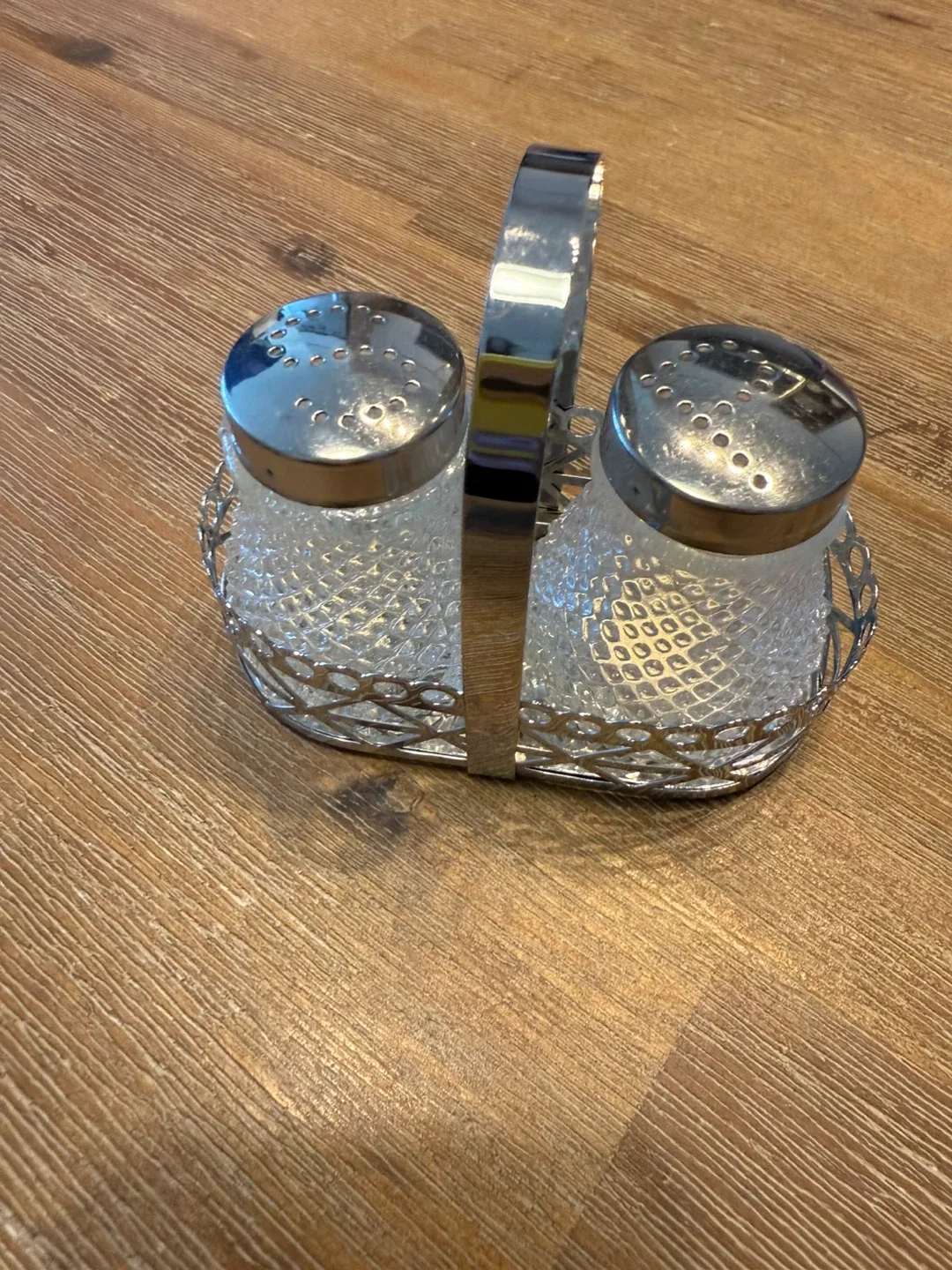 Salt & Pepper Shakers Set thumbnail
