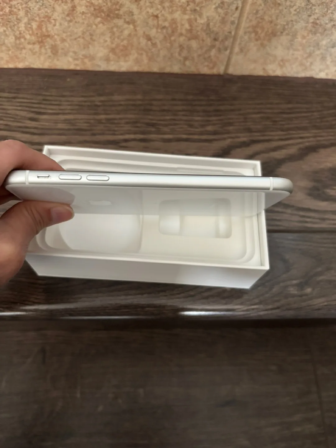 Apple iPhone XR - White image indicator(4)