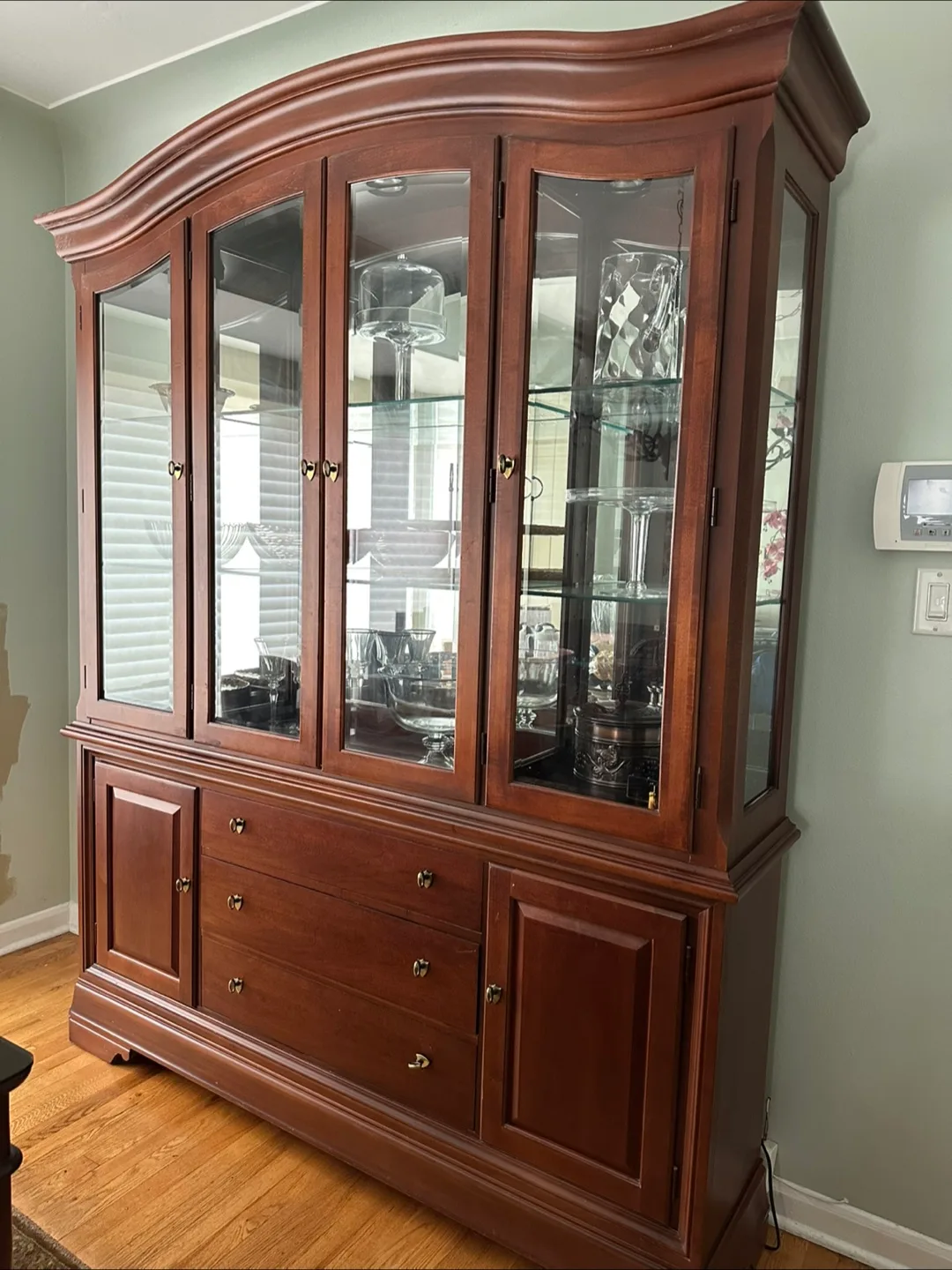 Thomasville China Cabinet 🥕 thumbnail