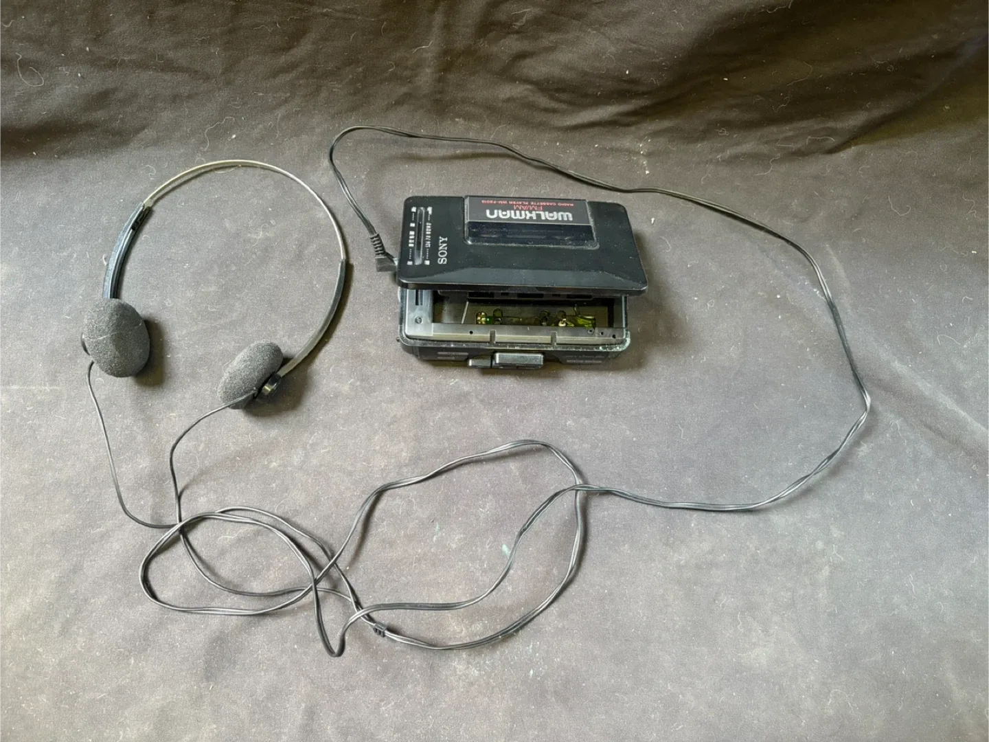 Vintage retro Sony Walkman FM/AM Radio Cassette Player WM-F2015 thumbnail