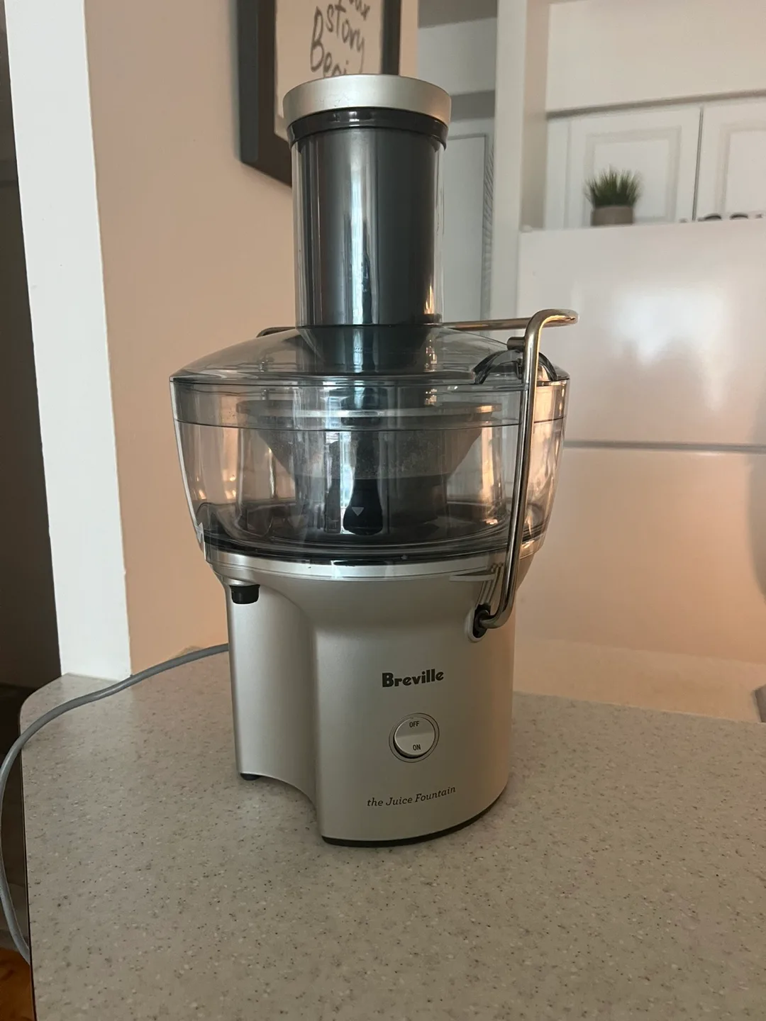 Breville Juice Fountain Compact Centrifugal Juicer - Silver image indicator(2)