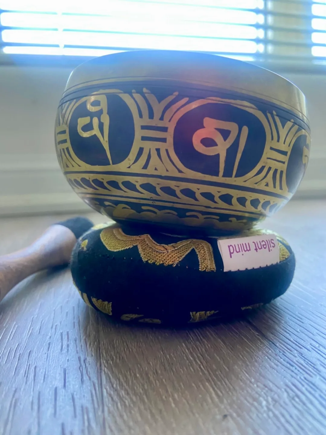 Singing Bowl Set with Mallet and Cushion image indicator(4)