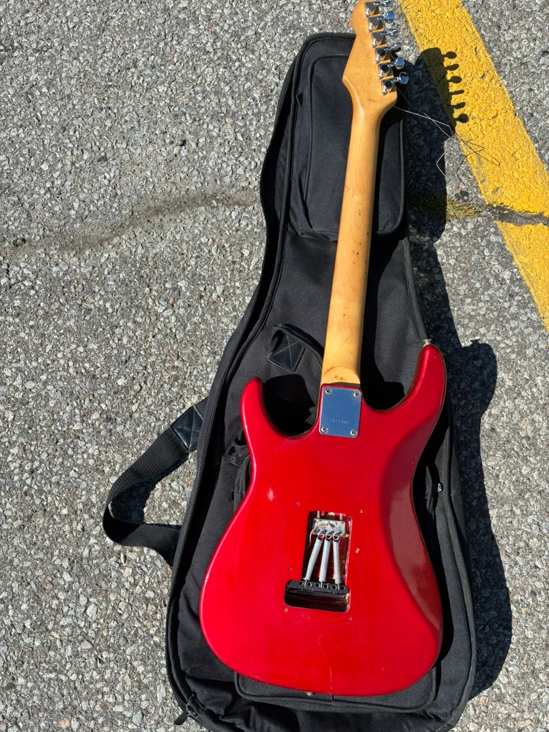 Red Peavey Electric Guitar with Case image indicator(3)