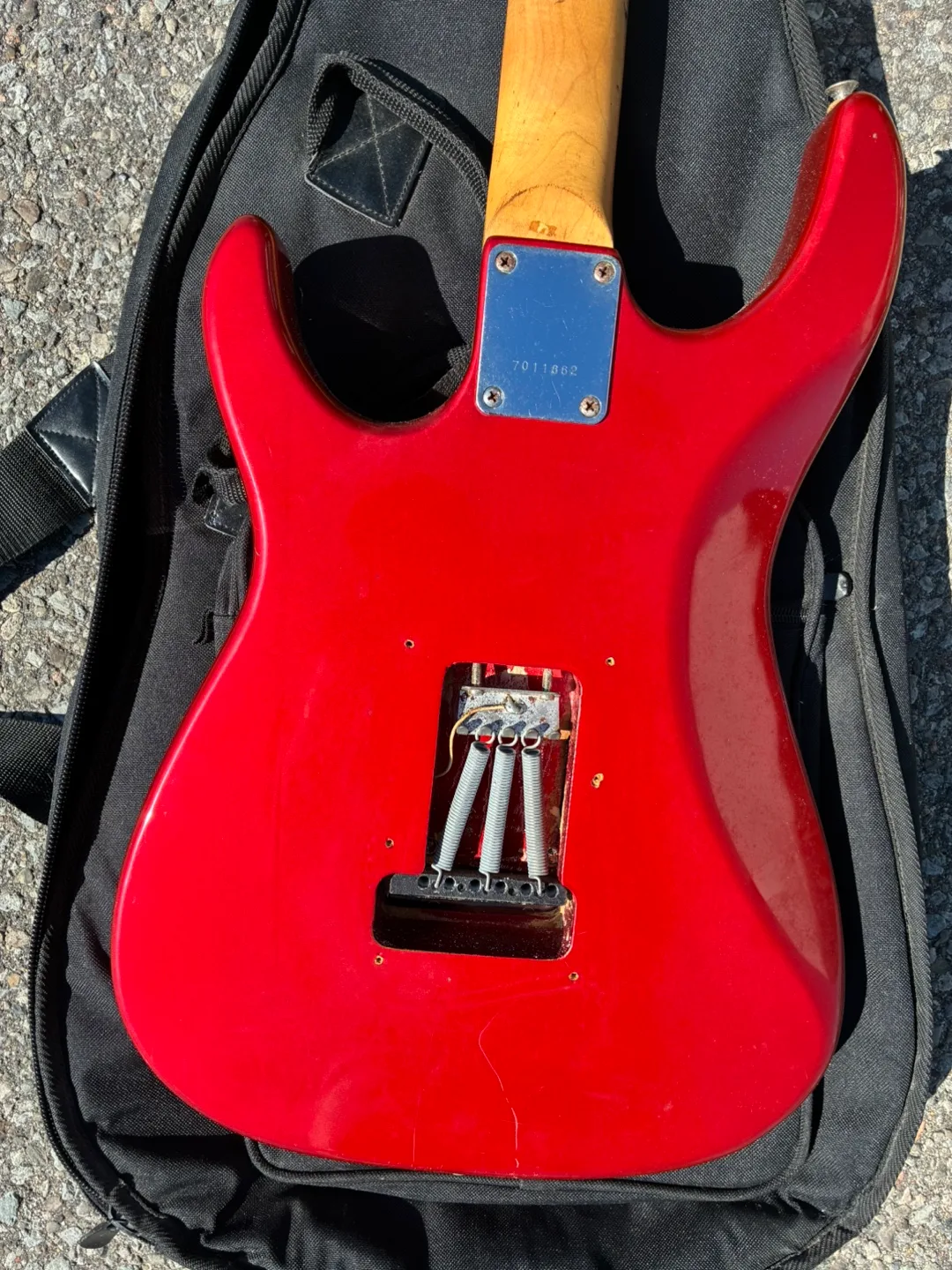 Red Peavey Electric Guitar with Case image indicator(4)