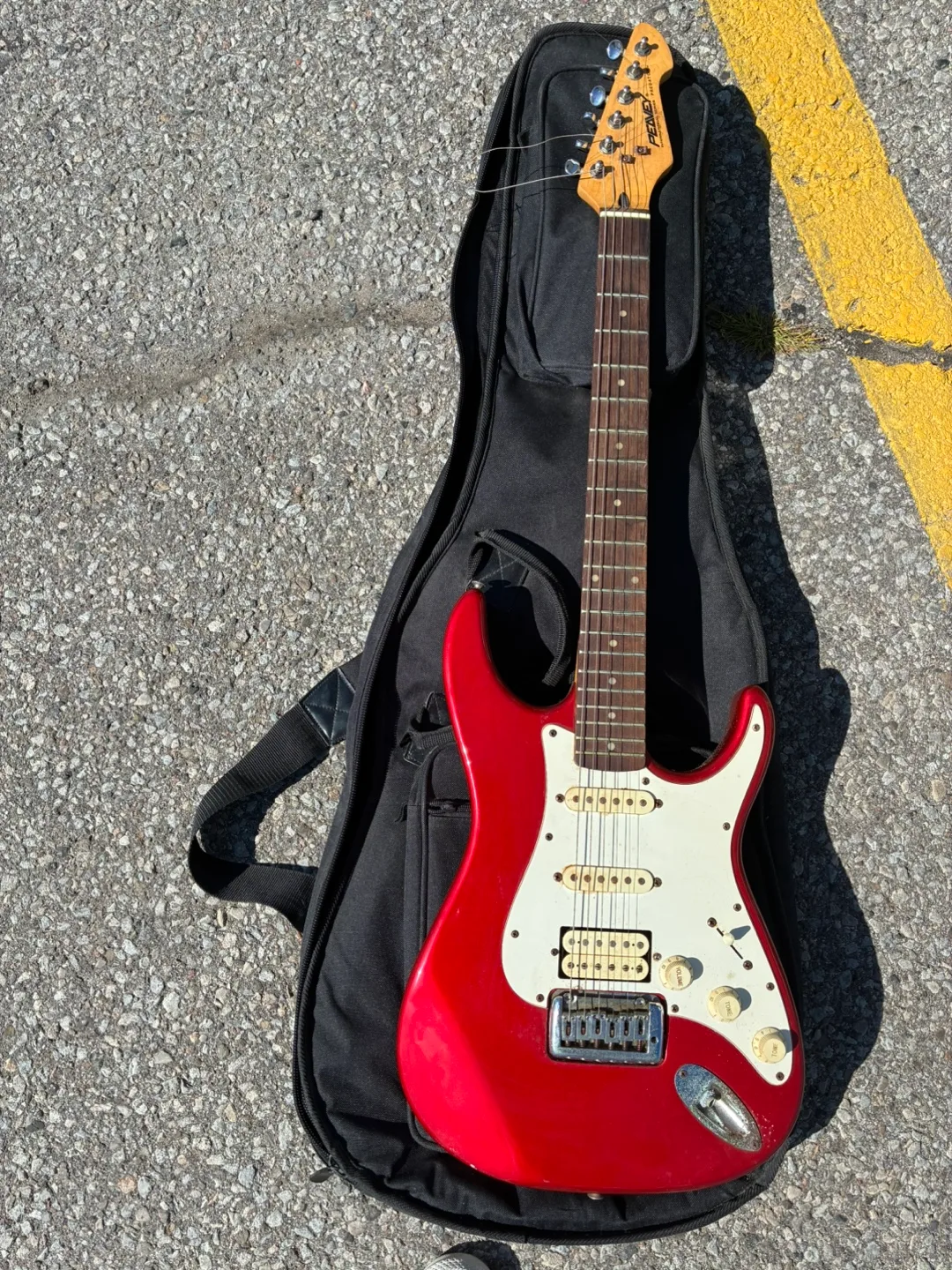 Red Peavey Electric Guitar with Case image indicator(2)