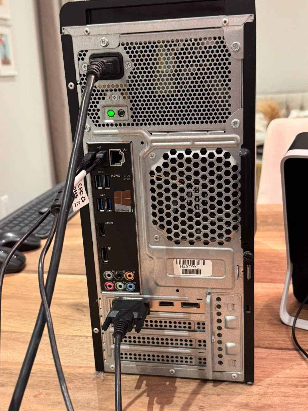 Dell XPS 8700 Desktop PC plus monitor, keyboard, mouse, speakers image indicator(2)