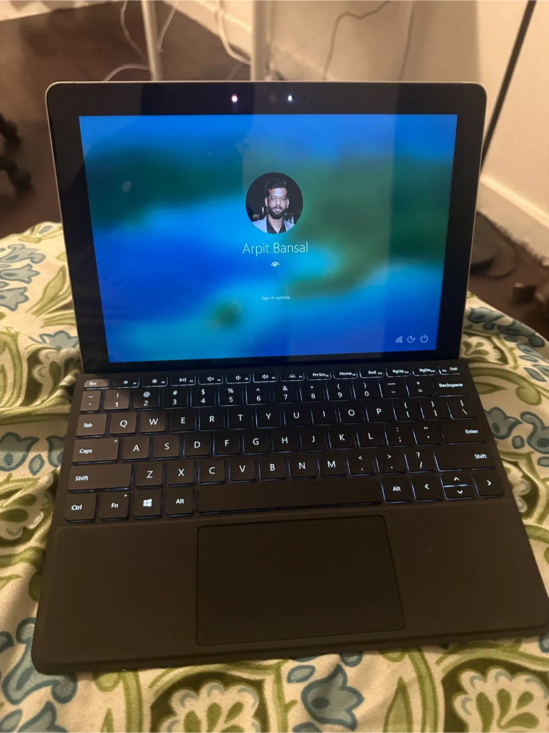 Microsoft Surface Go with Keyboard : Like New