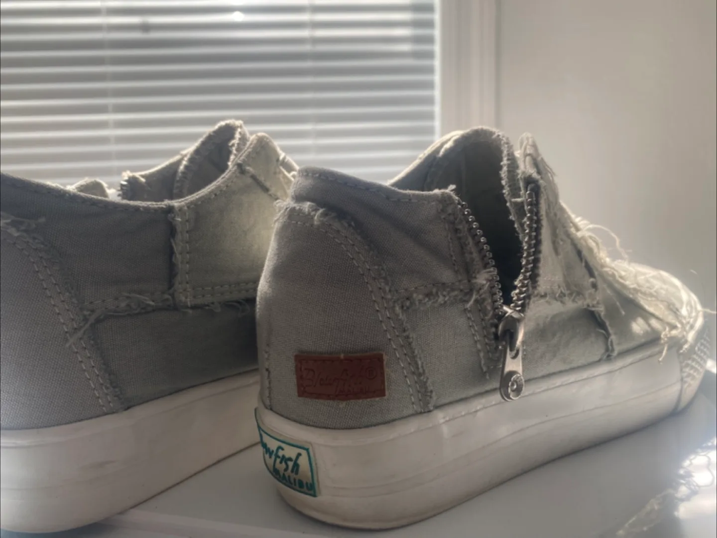 🥕 Blowfish Malibu Gray Sneakers 🥕 thumbnail