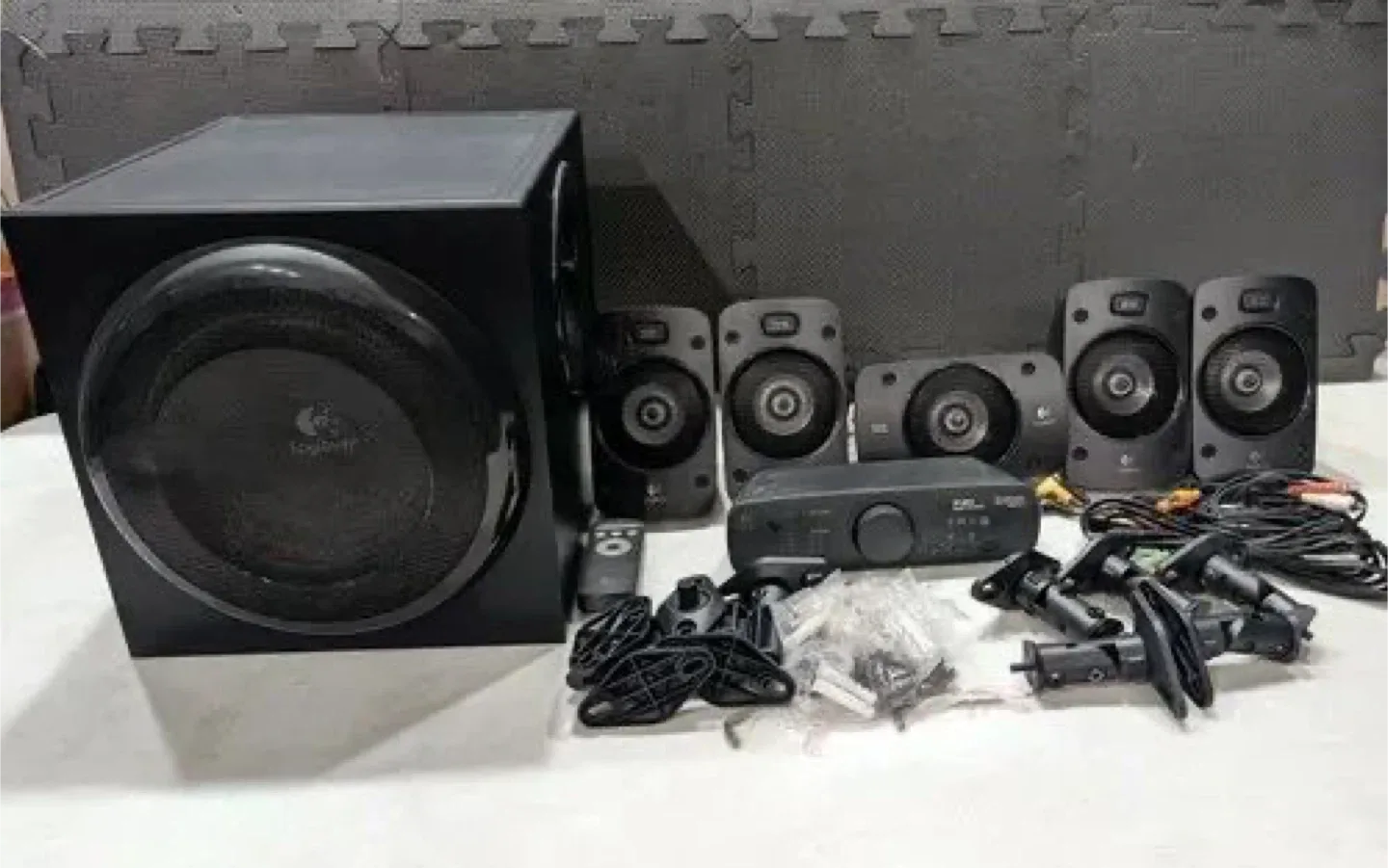 Logitech Z-906 Digital 5.1 Speaker System