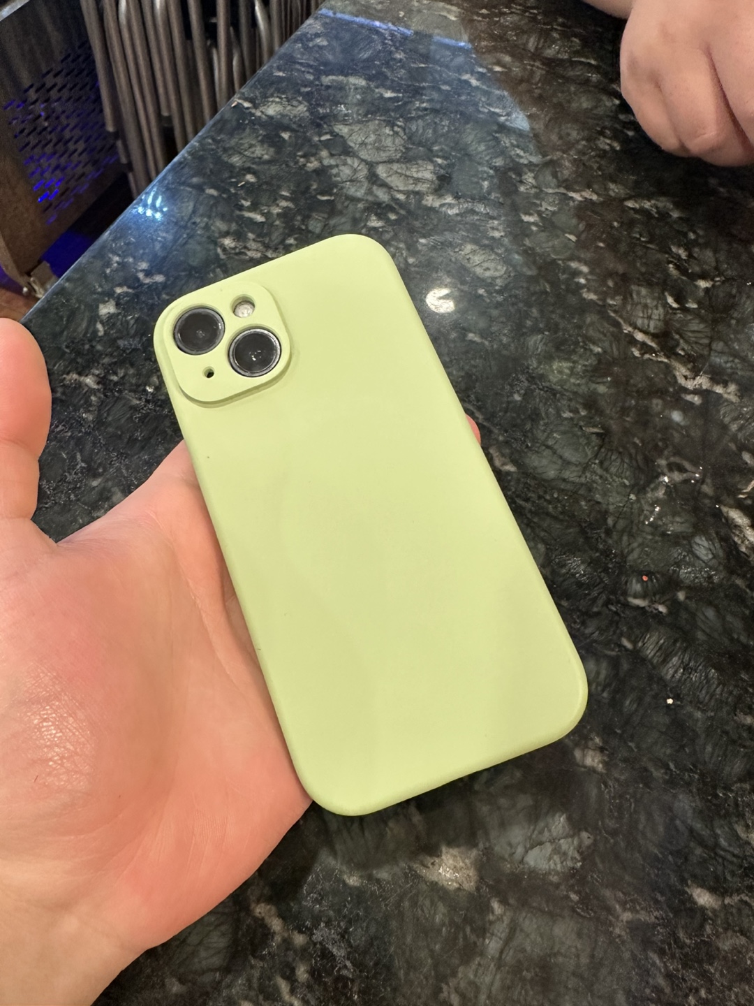 iPhone 15 - photo 2