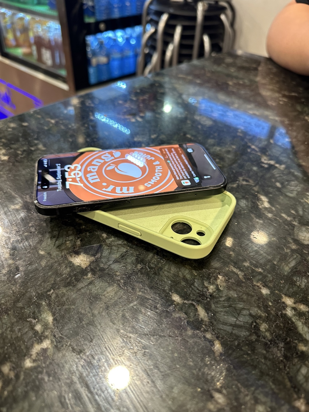 iPhone 15 - photo 3