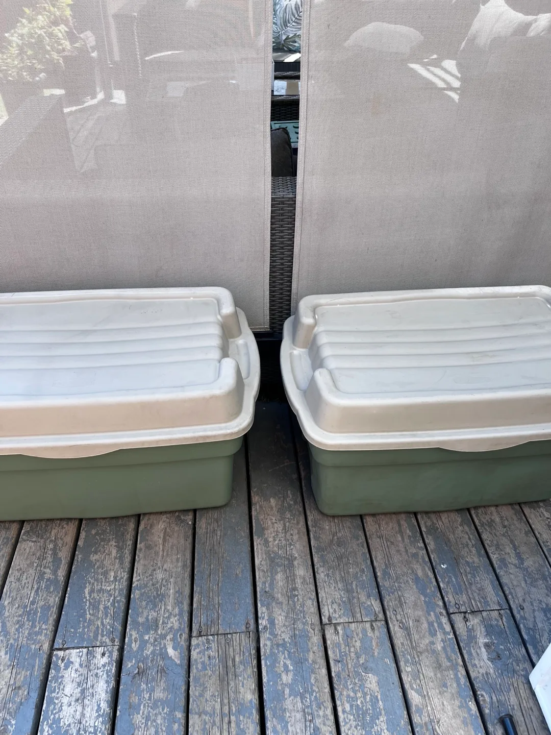 Pair of Rubbermaid hinged totes 🥕 thumbnail