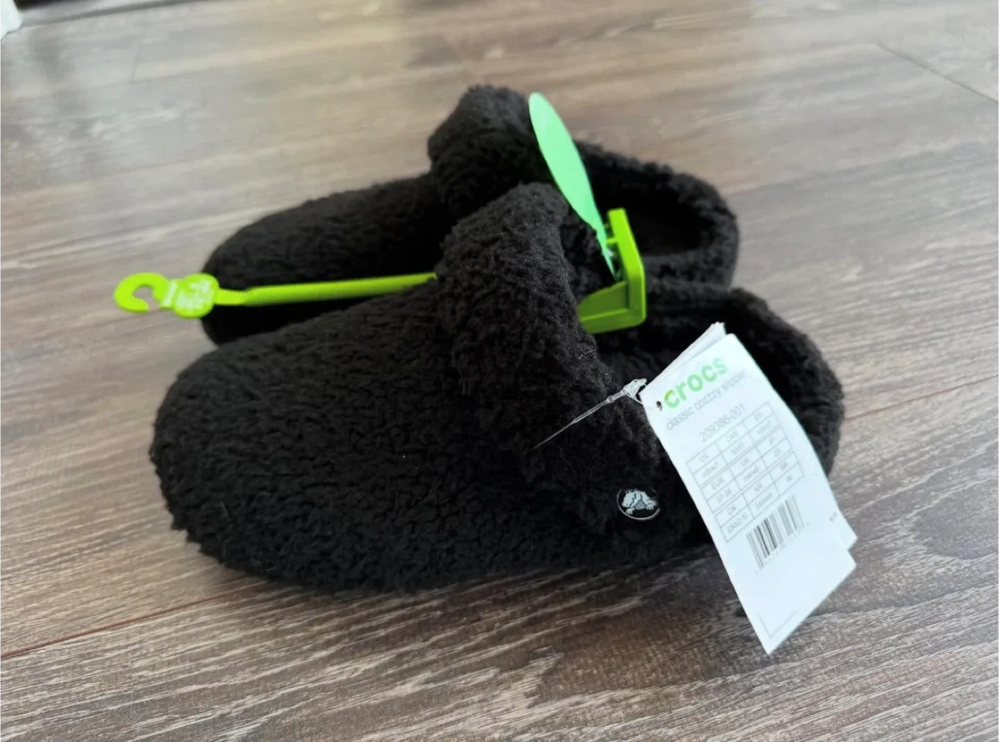 New Crocs cozzzy Slipper size women’s 7 thumbnail