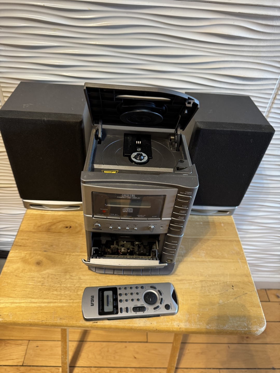 RCA Stereo System with Speakers & Remote - photo 2