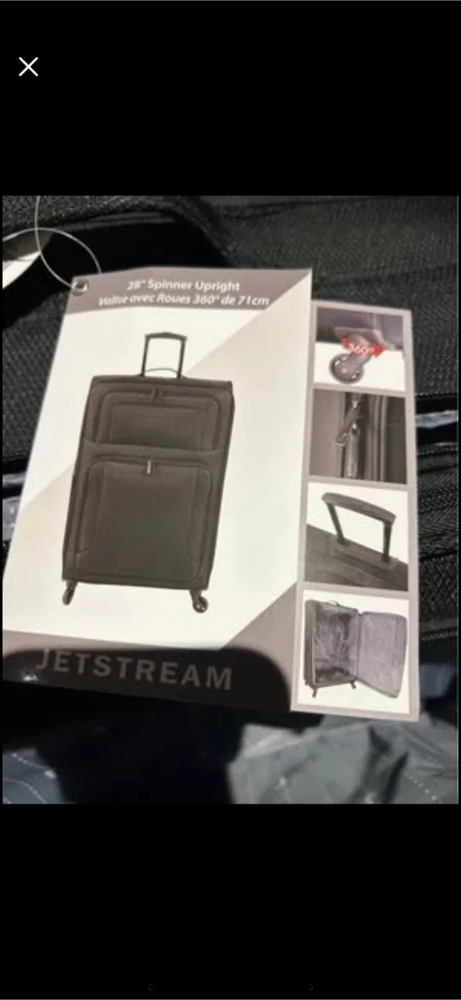 New 28" Spinner Suitcase with box image indicator(2)