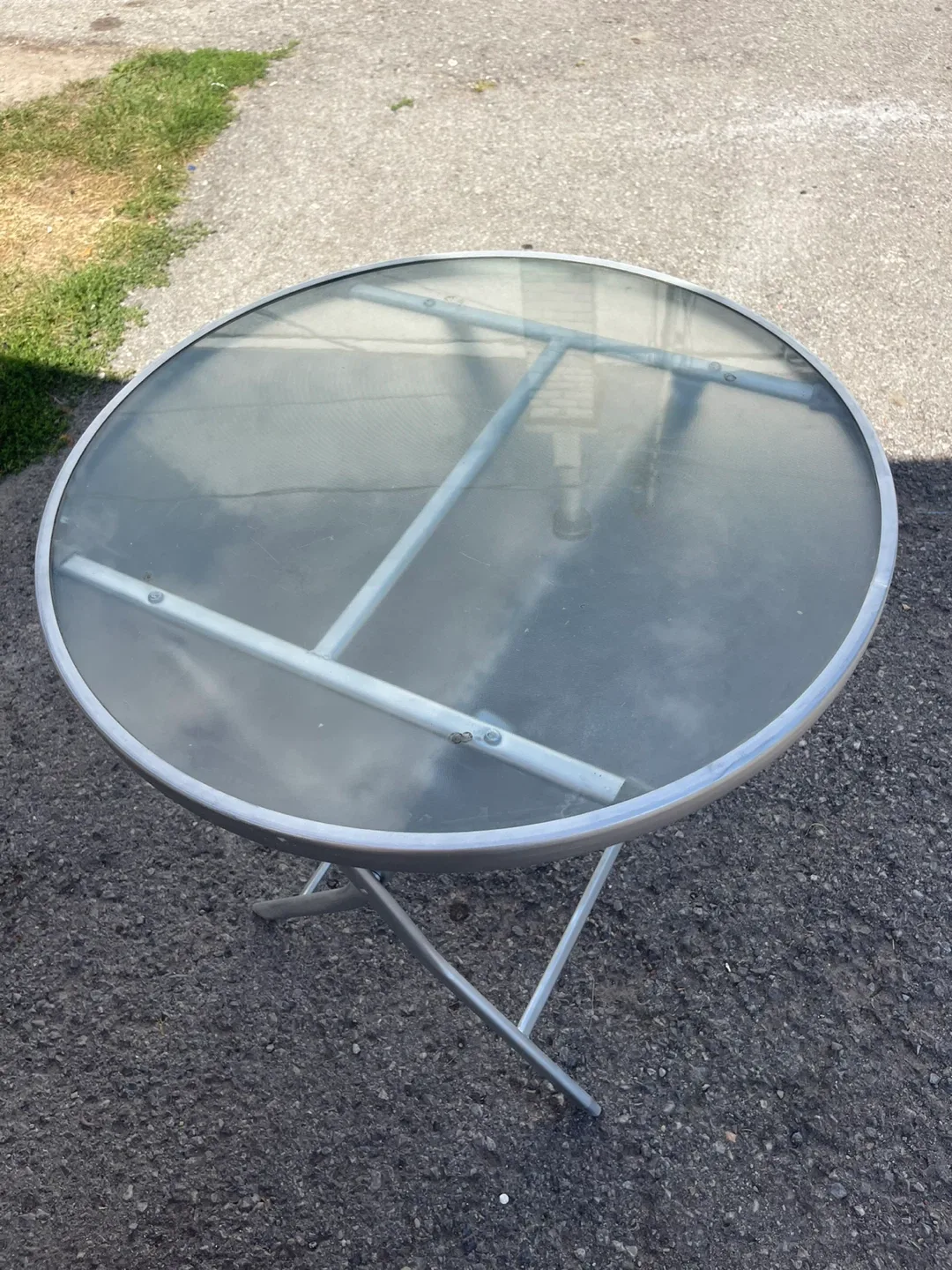 Round Glass Top Folding Table - Silver Frame image indicator(4)