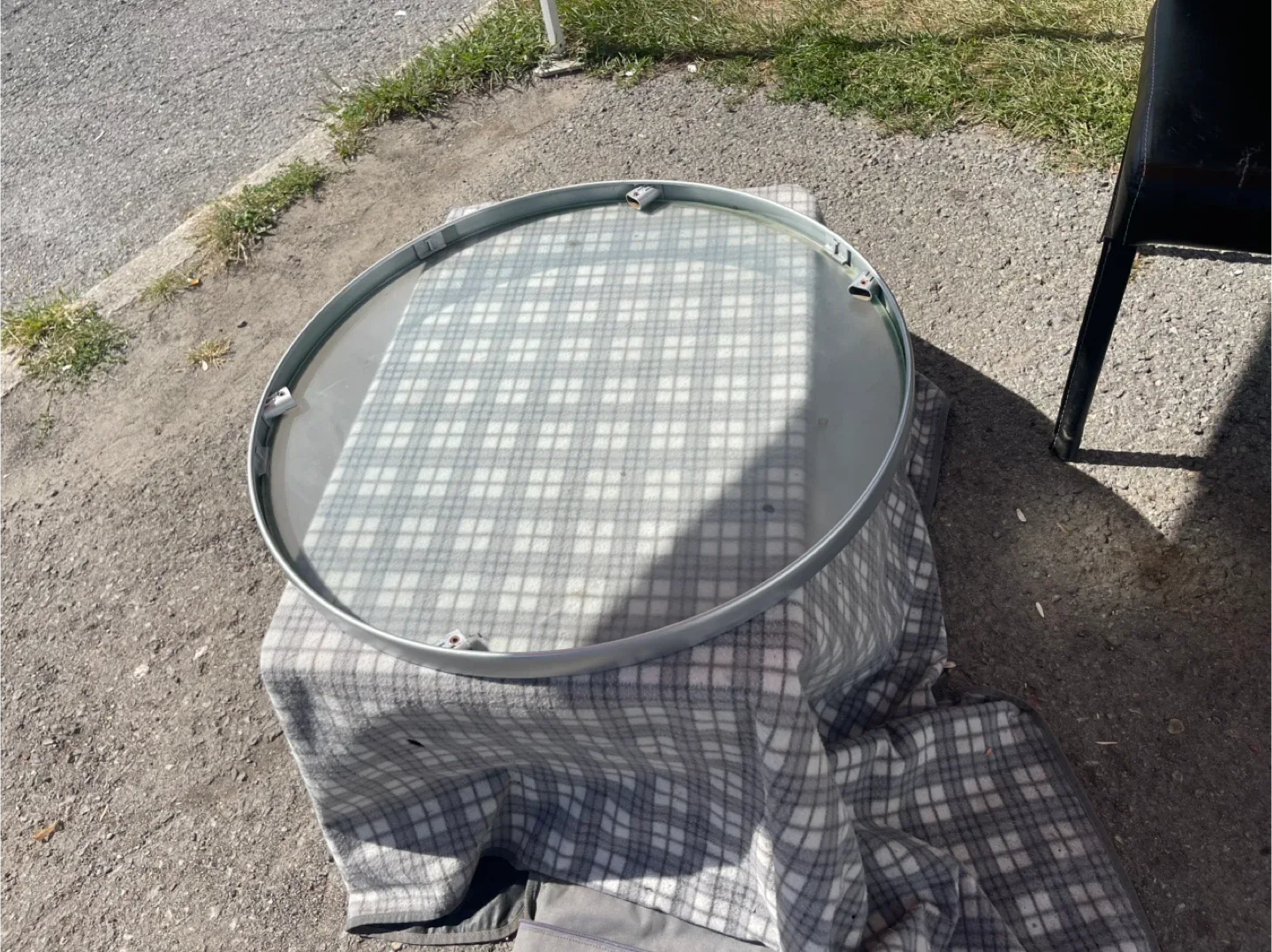 Round Glass Top Folding Table - Silver Frame image indicator(2)