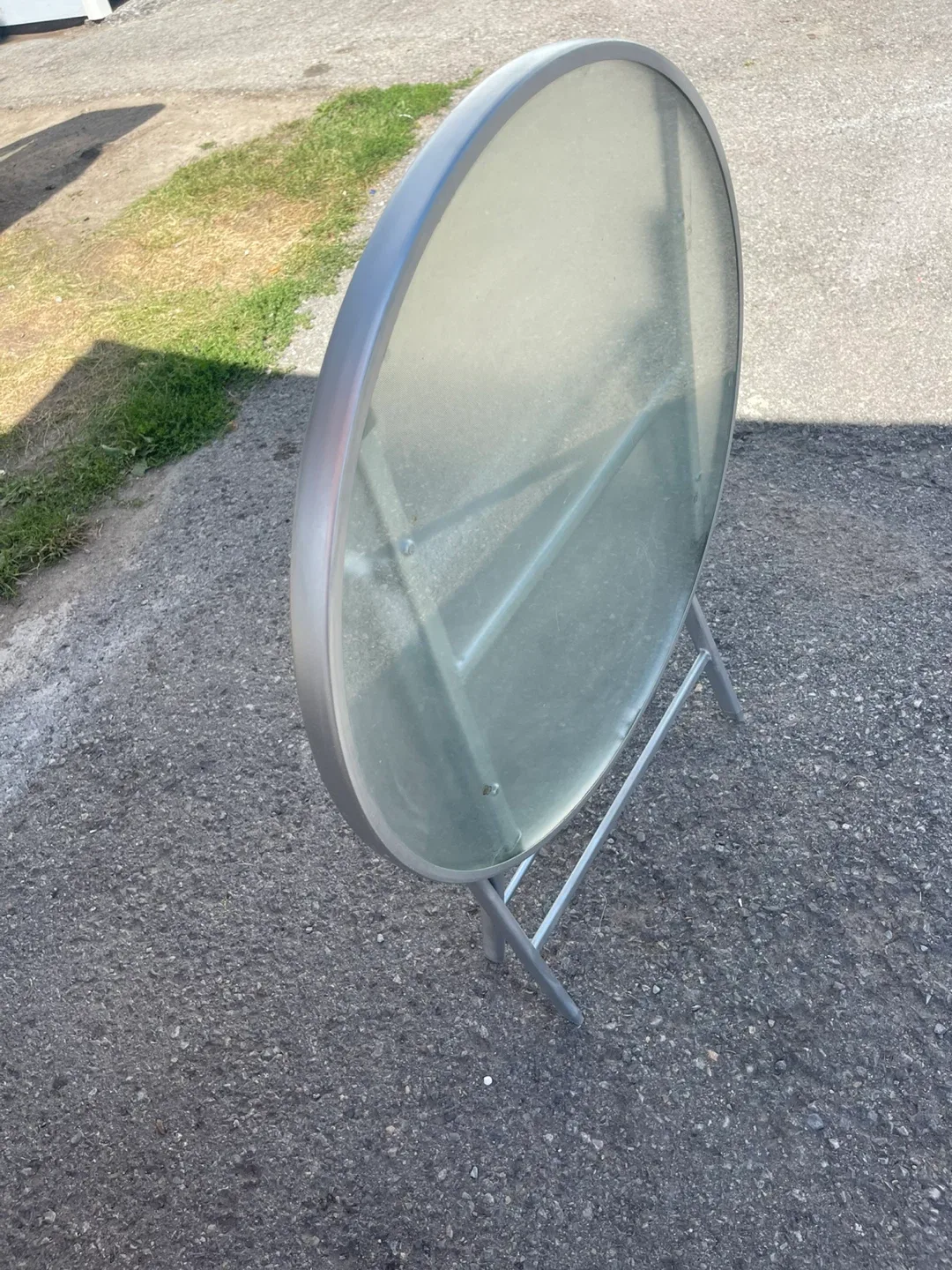 Round Glass Top Folding Table - Silver Frame image indicator(6)