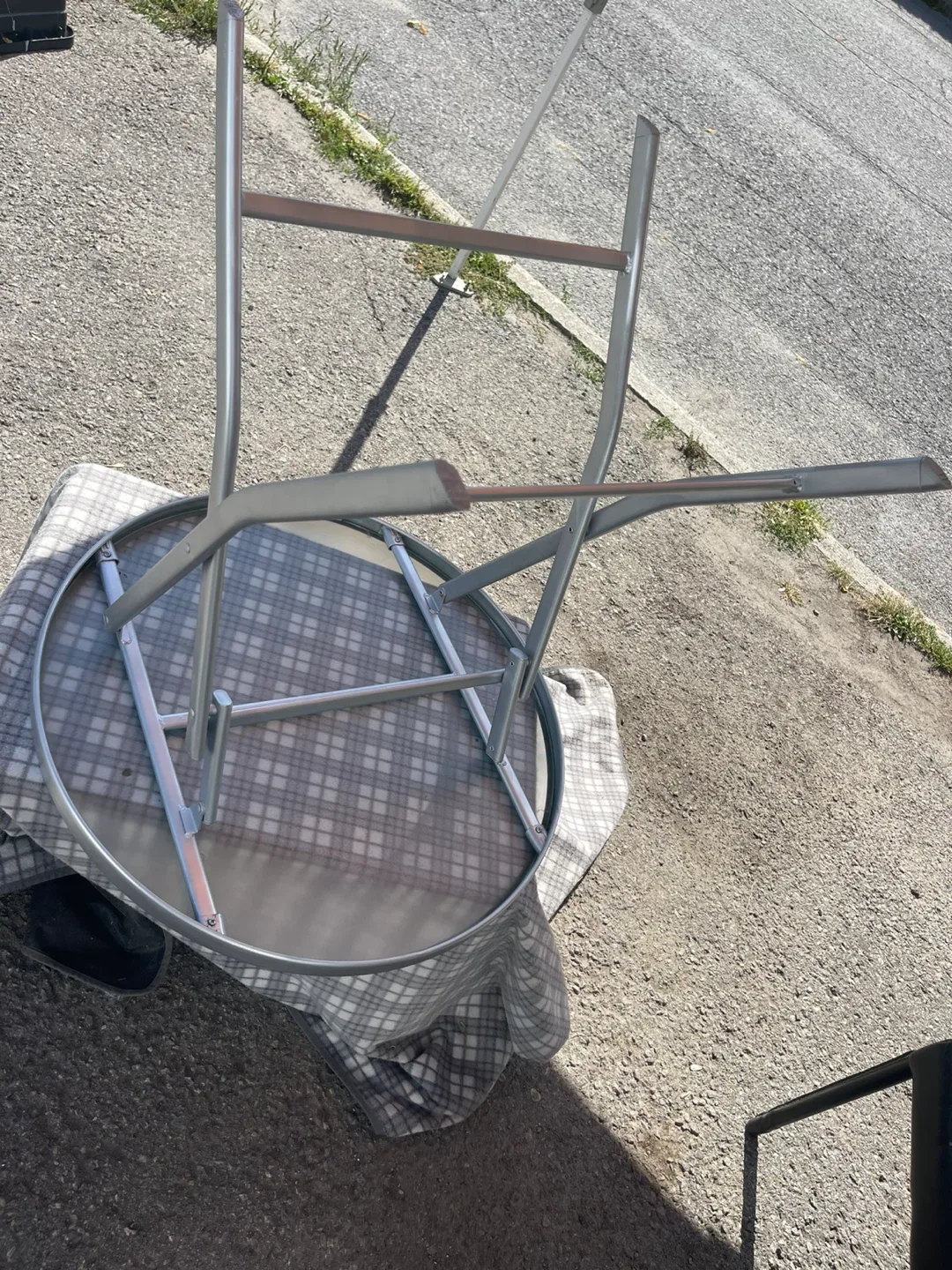 Round Glass Top Folding Table - Silver Frame image indicator(3)