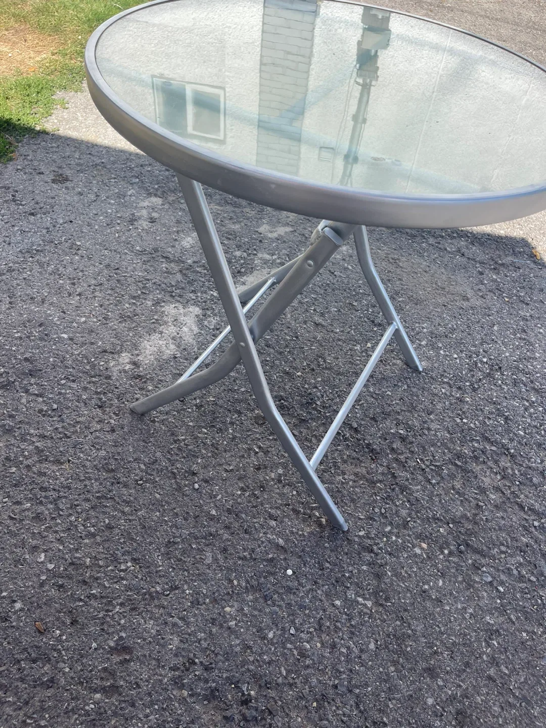 Round Glass Top Folding Table - Silver Frame image indicator(5)