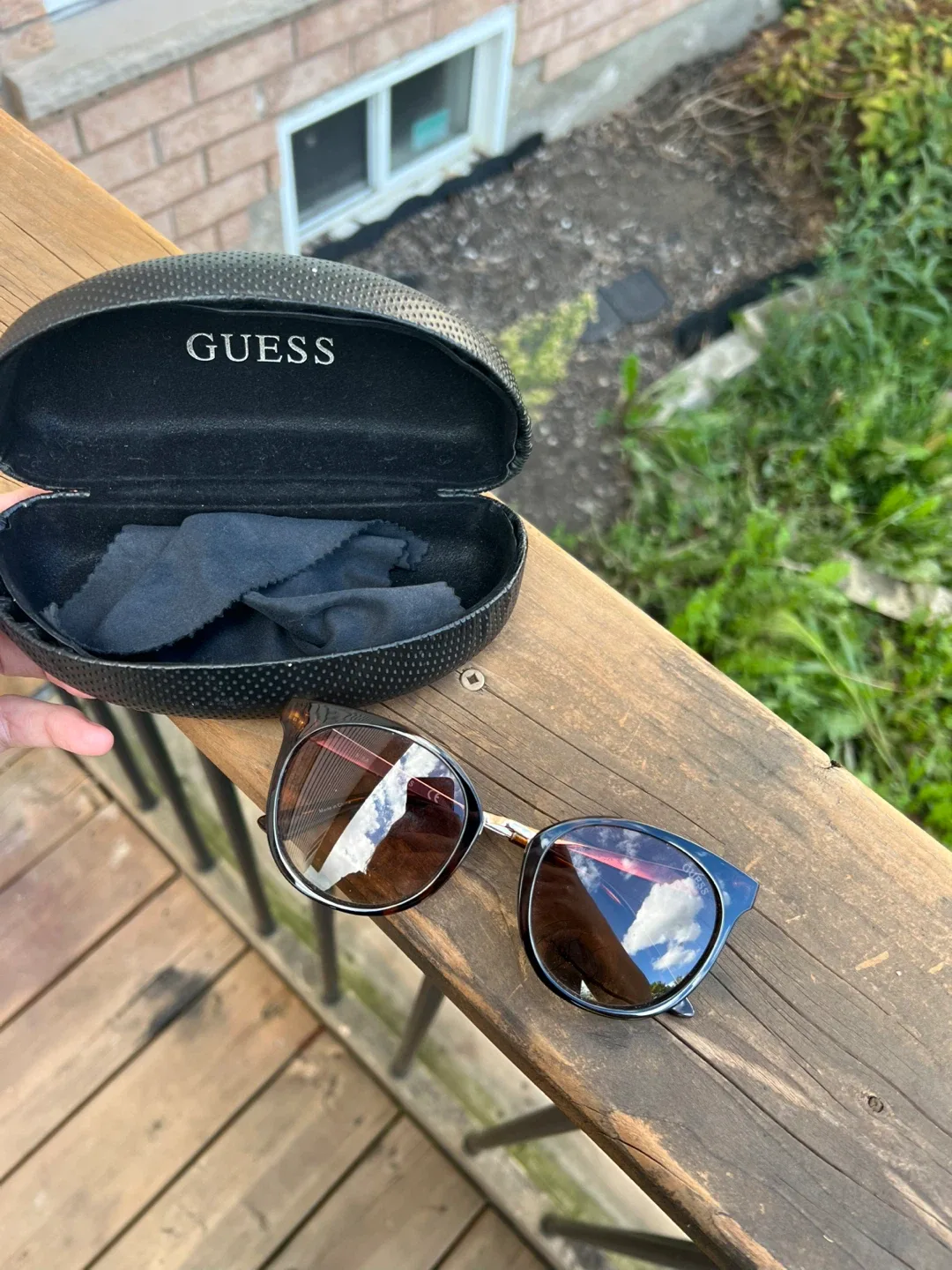 Guess unisex Sunglasses with Case thumbnail