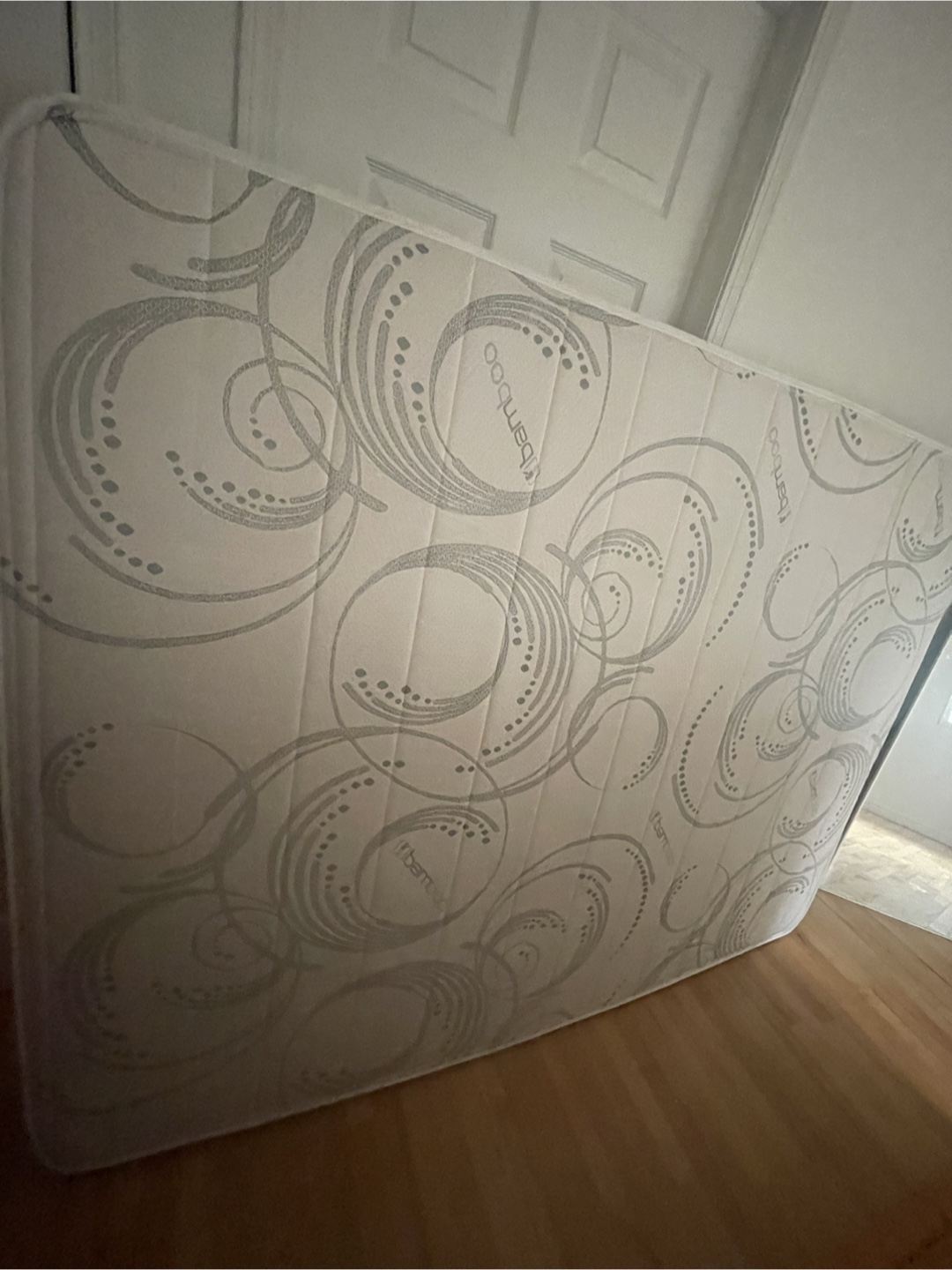 Queen 5 inch foam mattress - photo 2