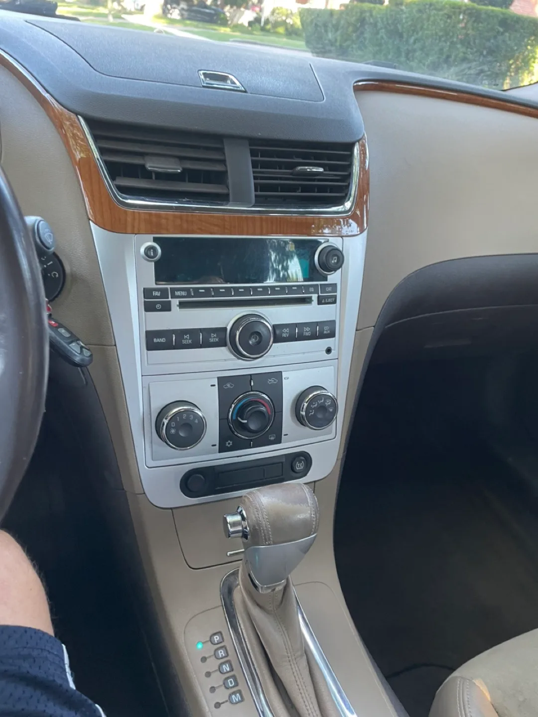 2008 Chevrolet Malibu Sedan image indicator(2)