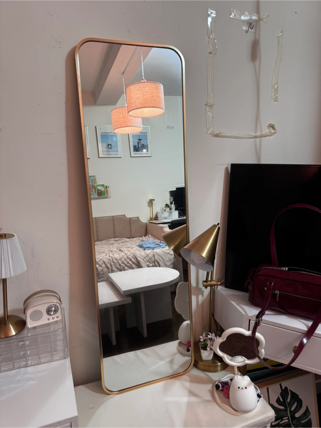 Standing mirror in gold