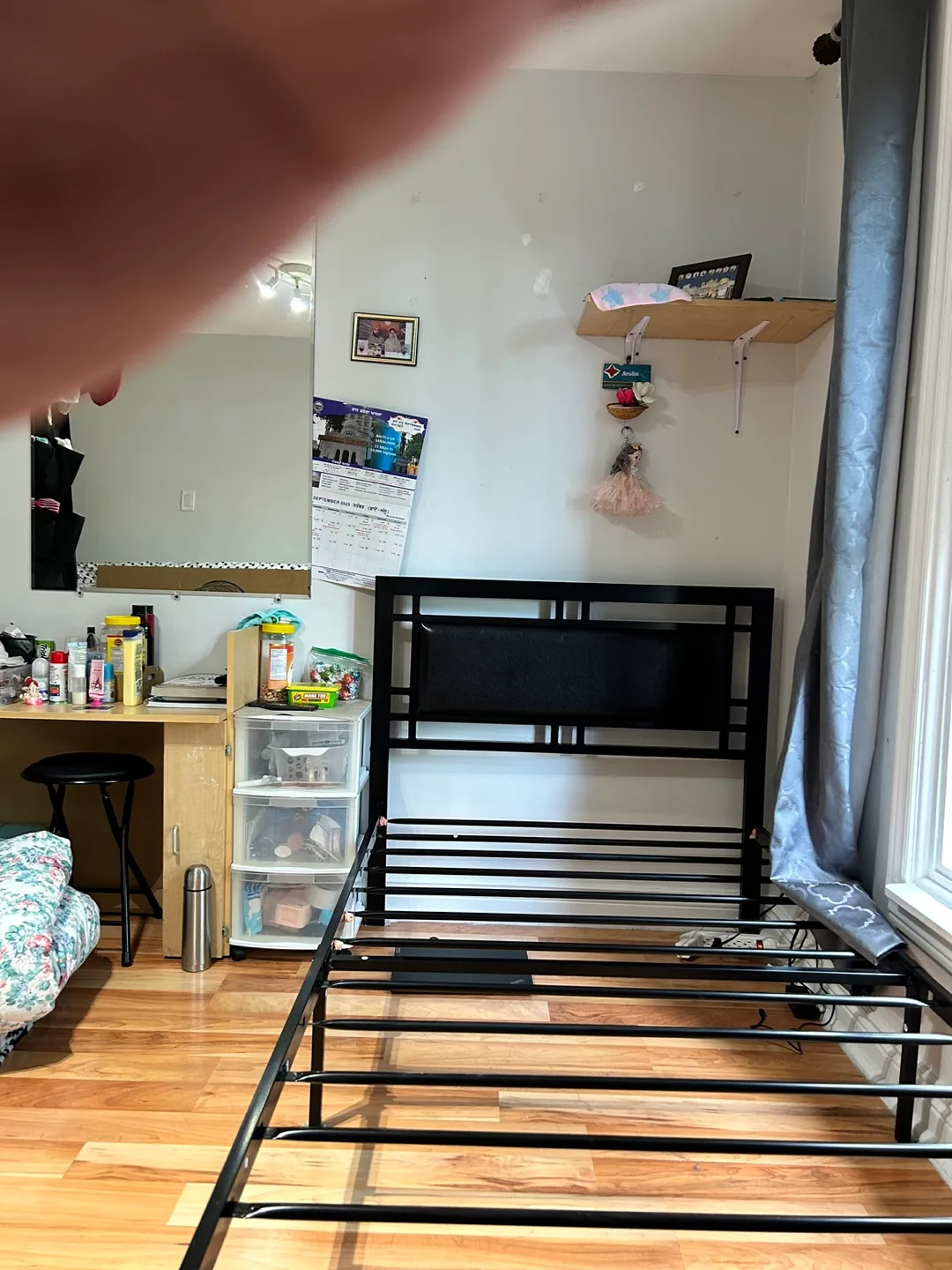 Black Metal Bed Frame image indicator(3)