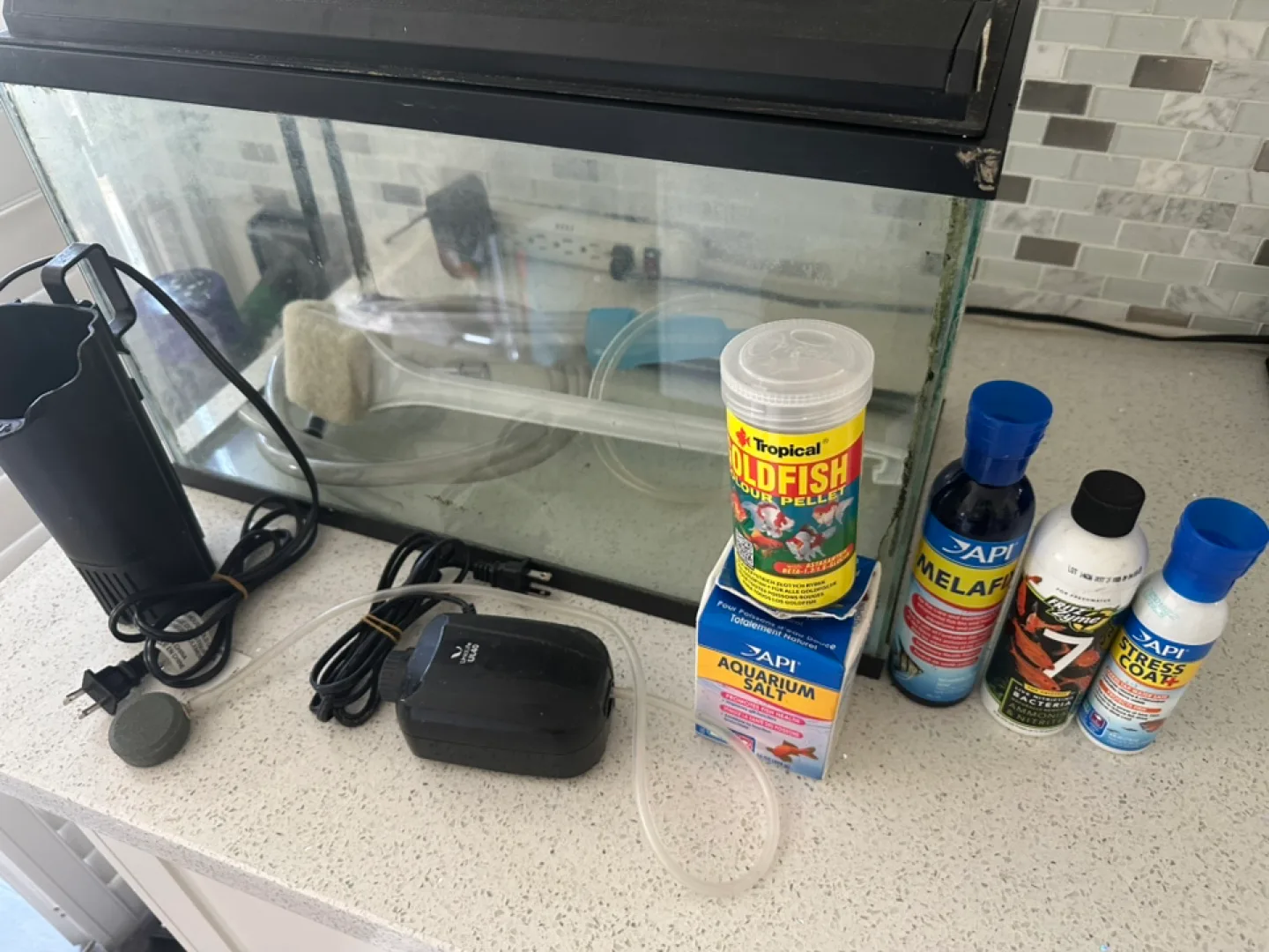 Fish Tank with Accessories image indicator(2)