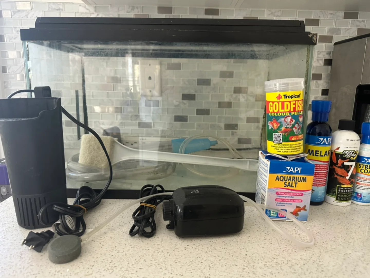 Fish Tank with Accessories image indicator(3)