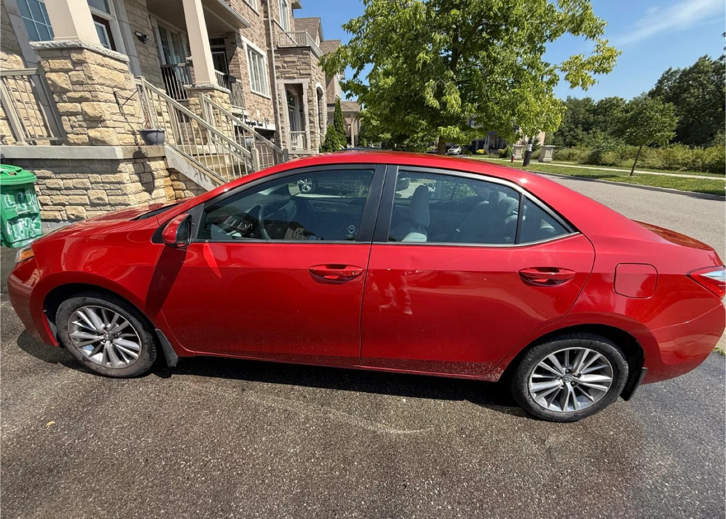 Red Toyota Corolla LE 2015 - photo 2