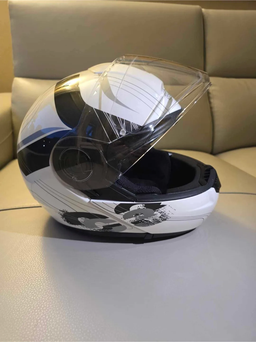 Schuberth Motorcycle Helmet - White thumbnail