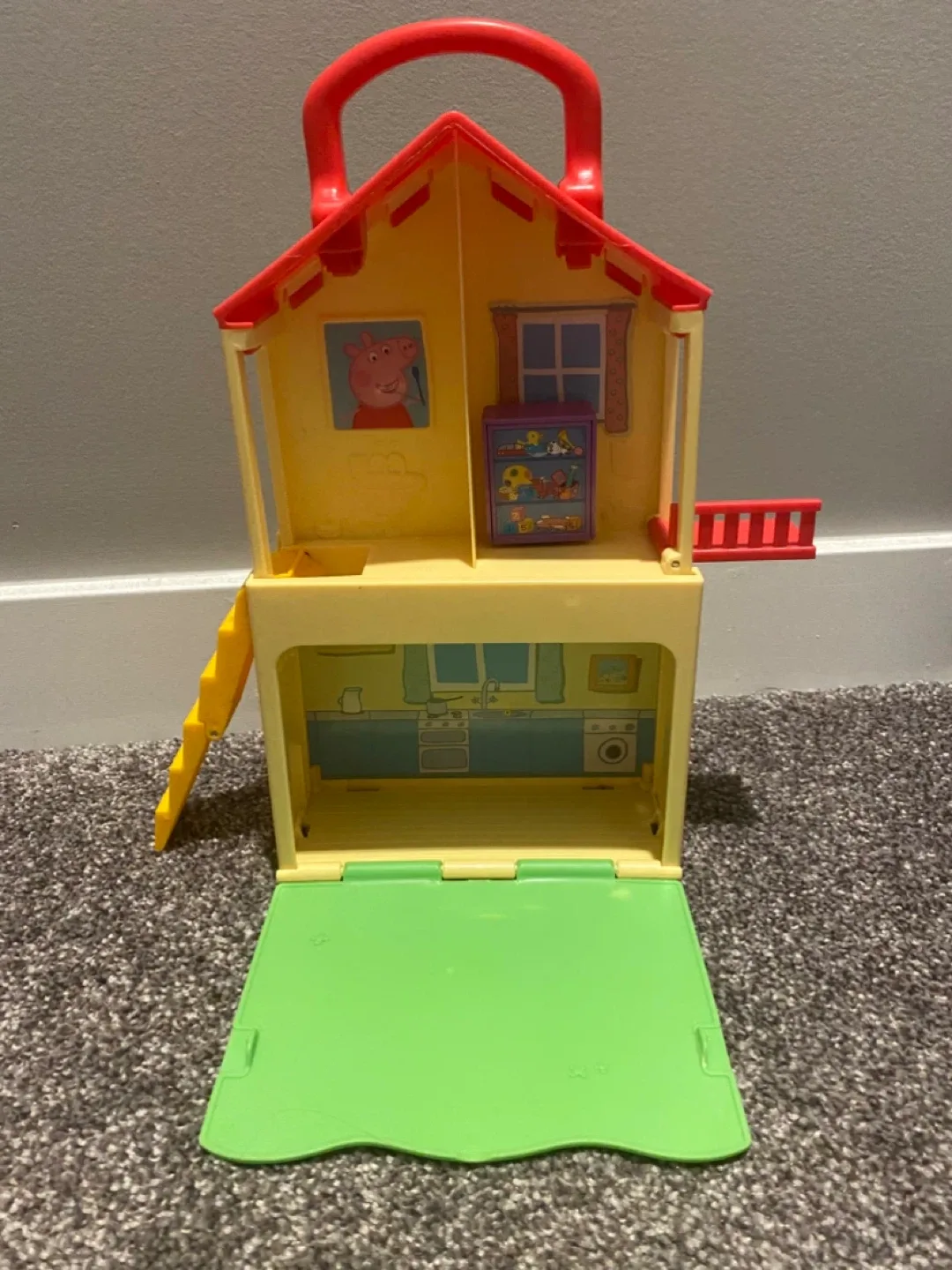 Peppa Pig Carry Case House Playset with 4 Figures thumbnail