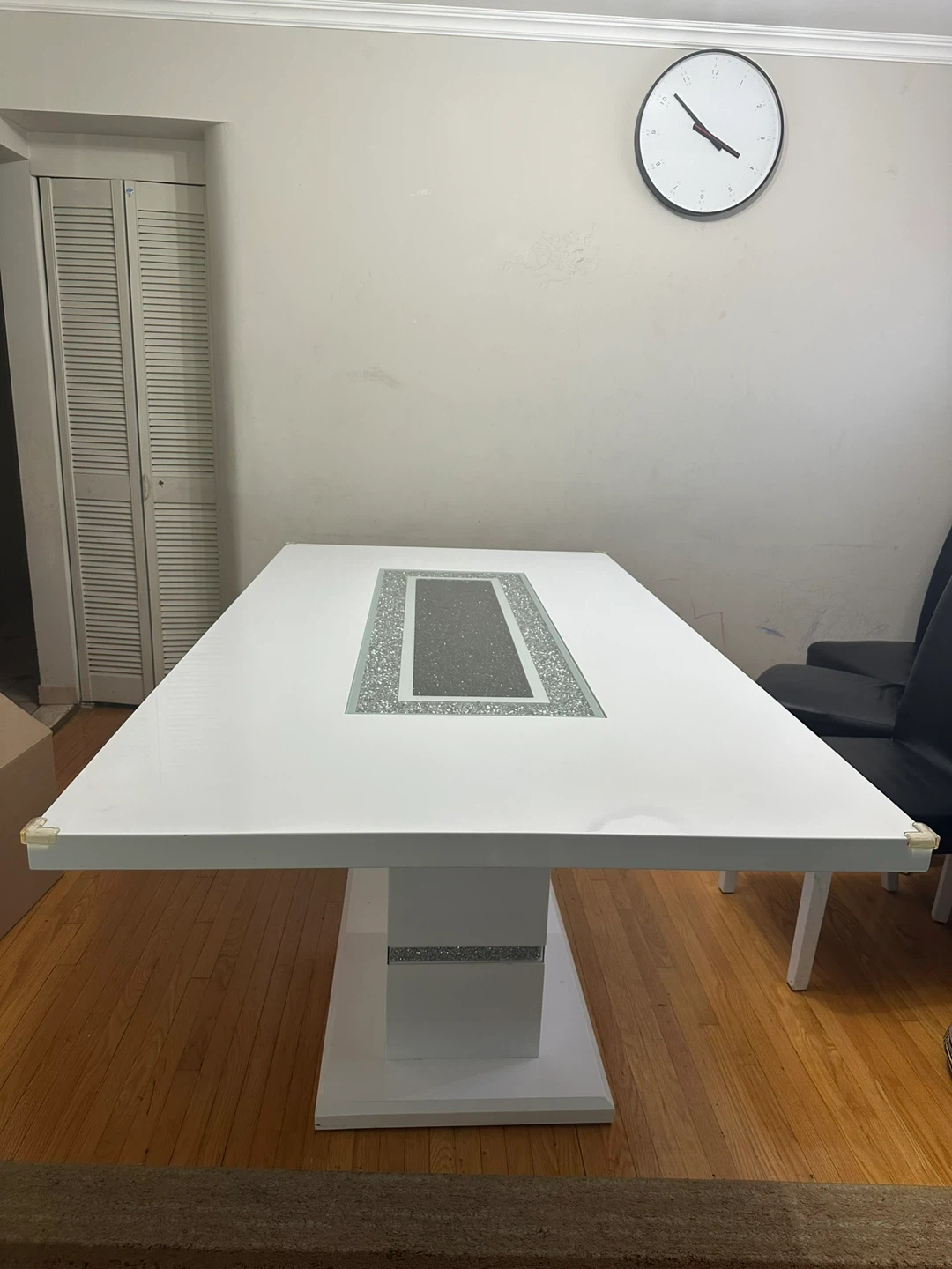 Garbo Dining Table with Glass Insert & 4 Grey Velvet Chairs - photo 5