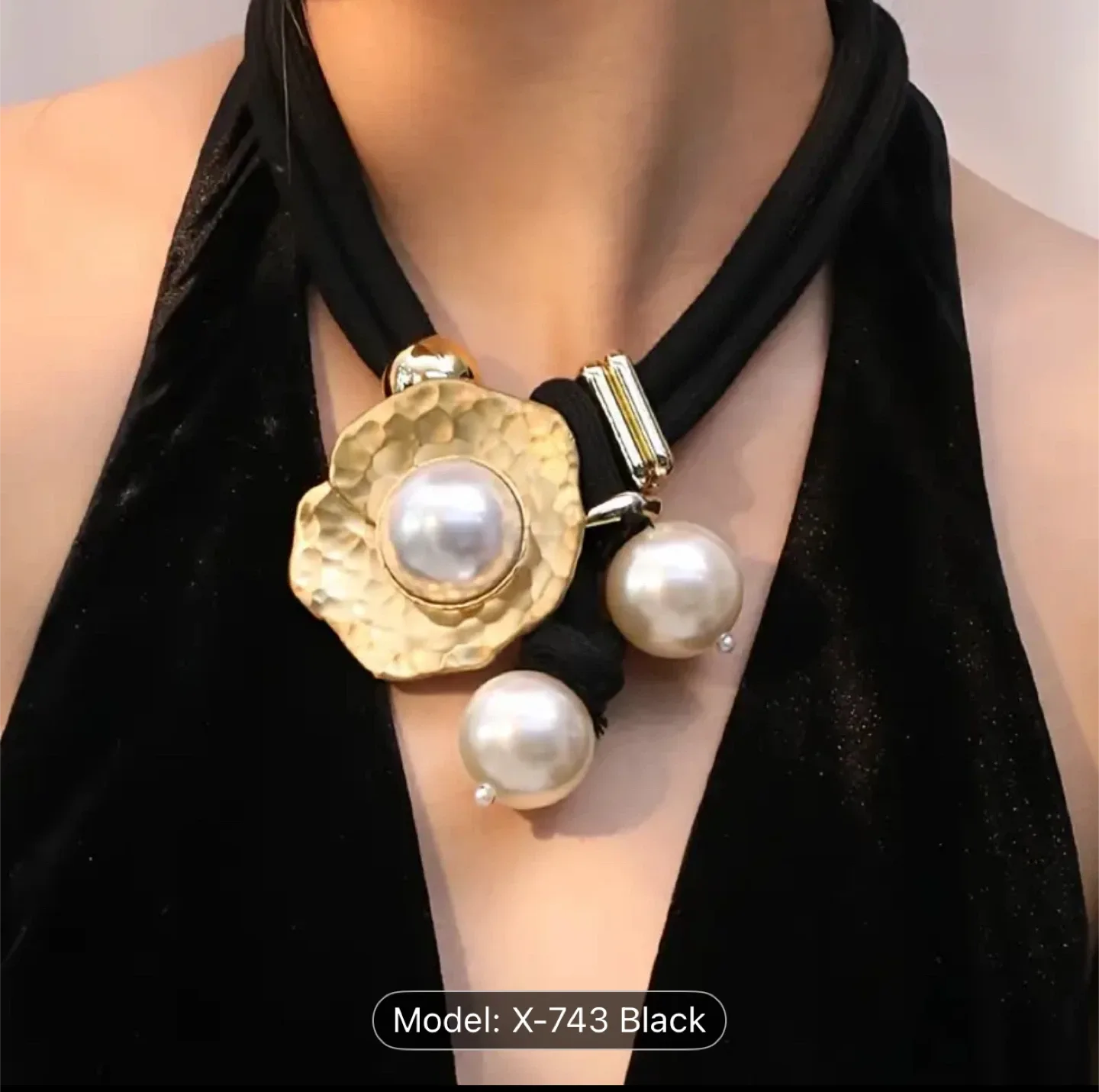 X-743 Black Pearl Flower Necklace thumbnail