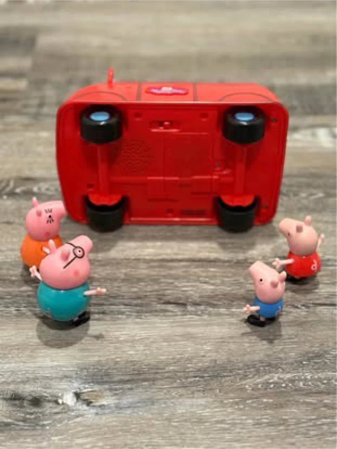 Talking Peppa Pig's Red Car Toy with Family Figures image indicator(4)