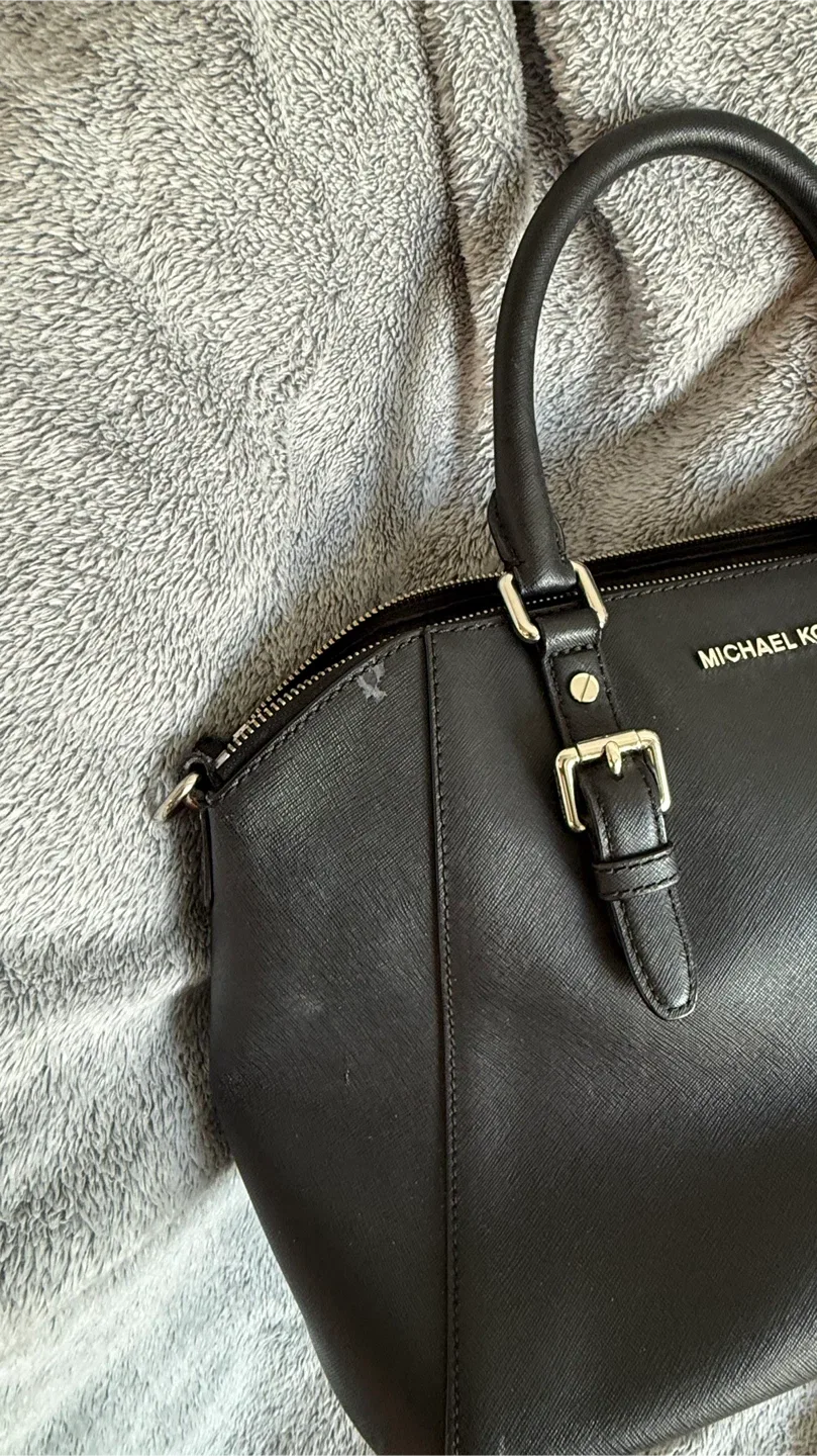 Michael Kors Black Handbag image indicator(4)