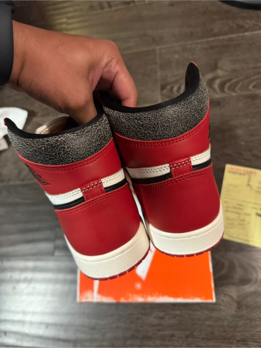 Air Jordan 1 lost and founds - Size 8.5 & 9 image indicator(3)