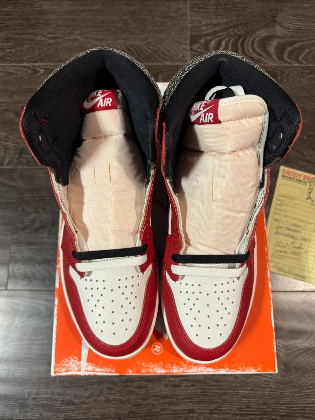 Air Jordan 1 lost and founds - Size 8.5 & 9 image indicator(2)