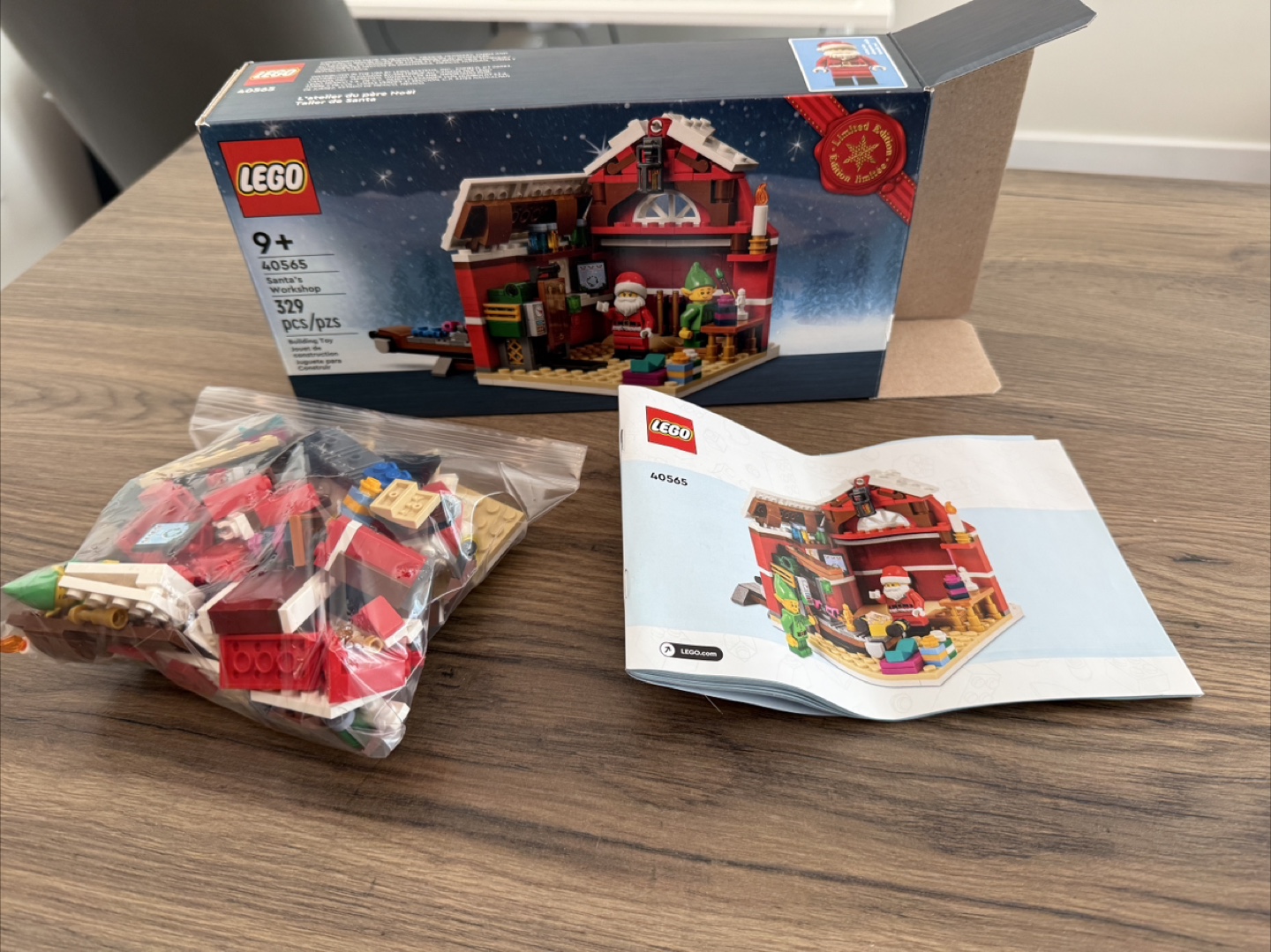 LEGO Santa's Workshop - 329 pcs - photo 2
