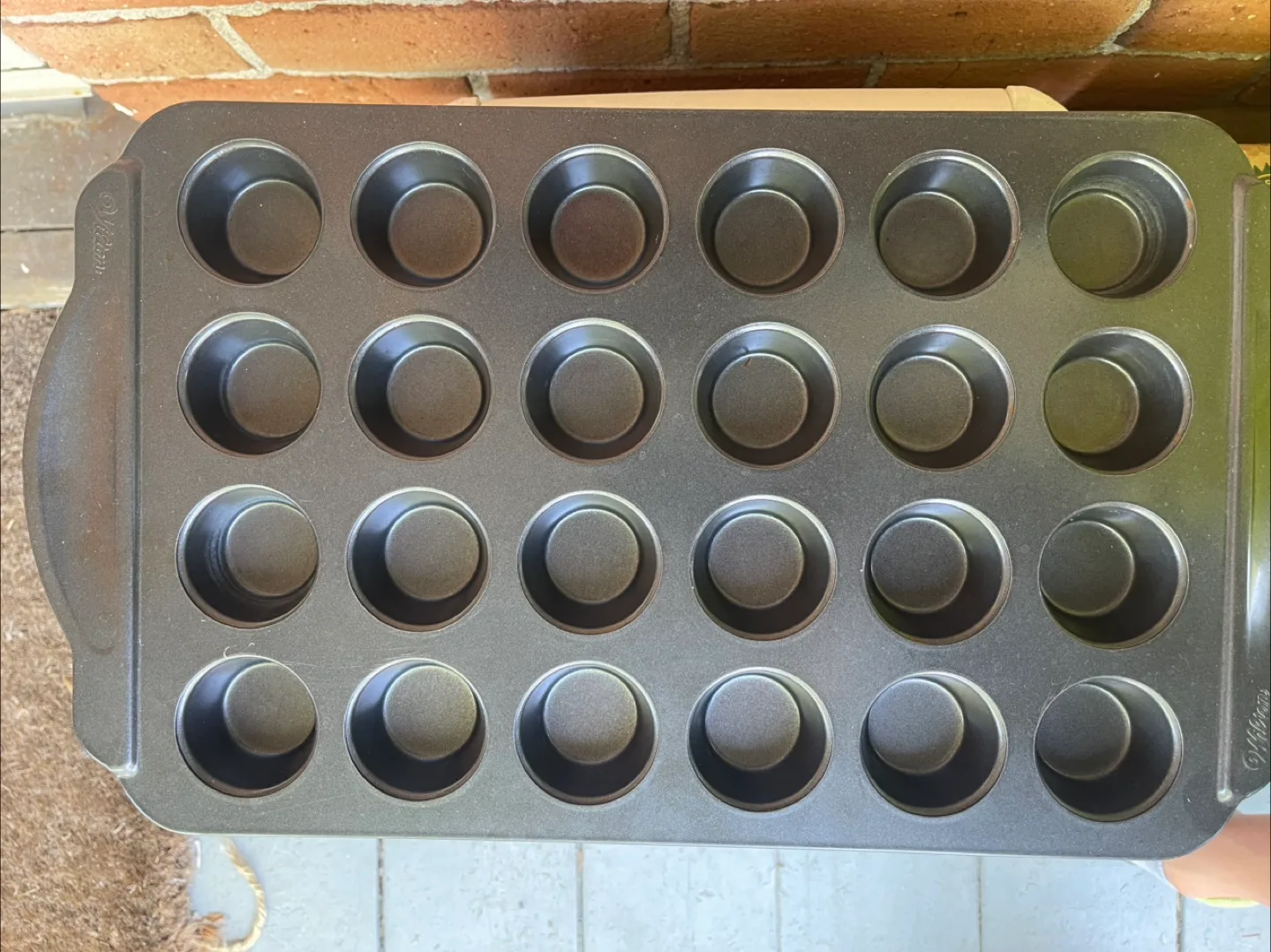 🥕Wilton Muffin Pan & Round Cake Pans thumbnail