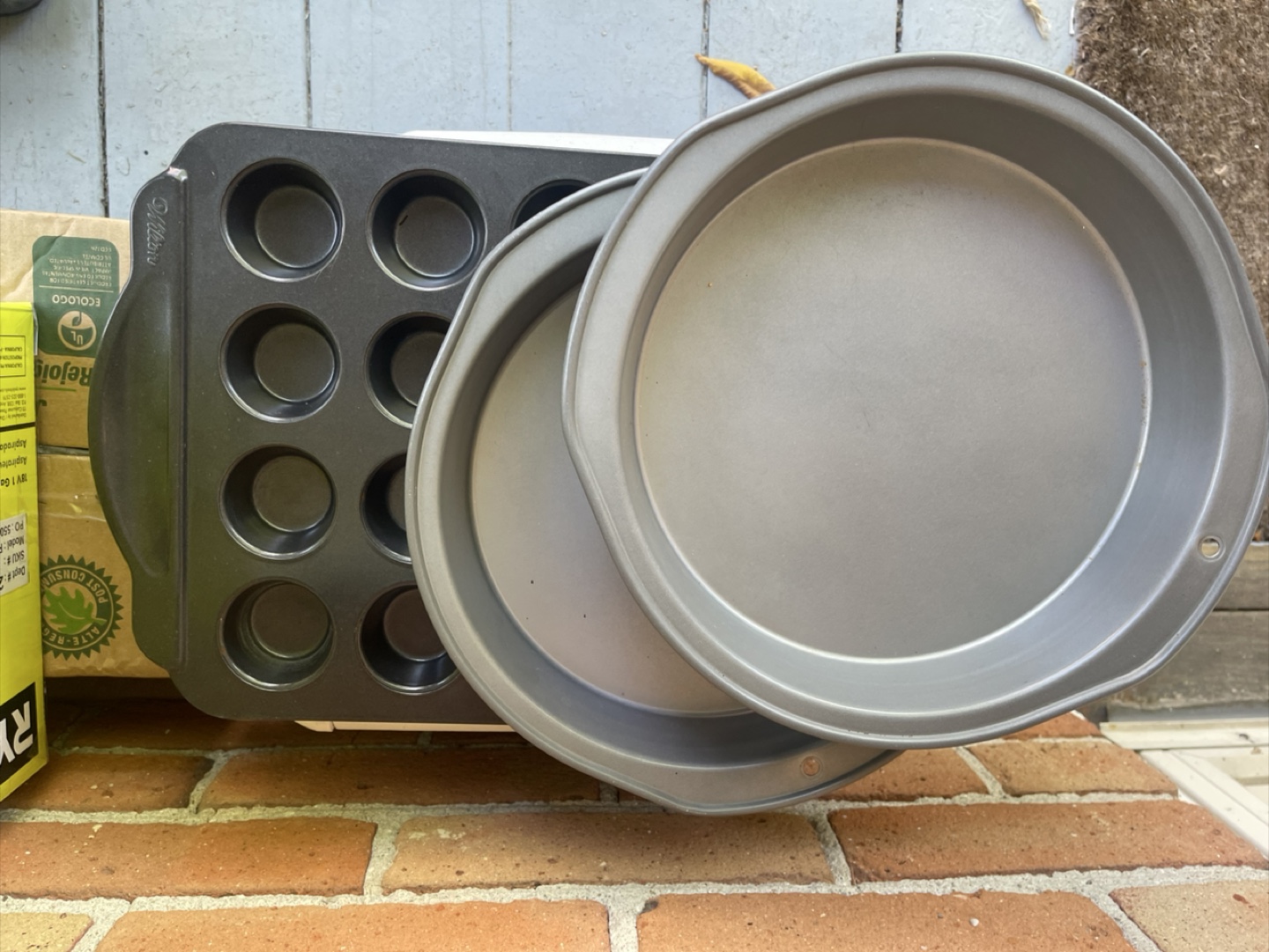 🥕Wilton Muffin Pan & Round Cake Pans - photo 2
